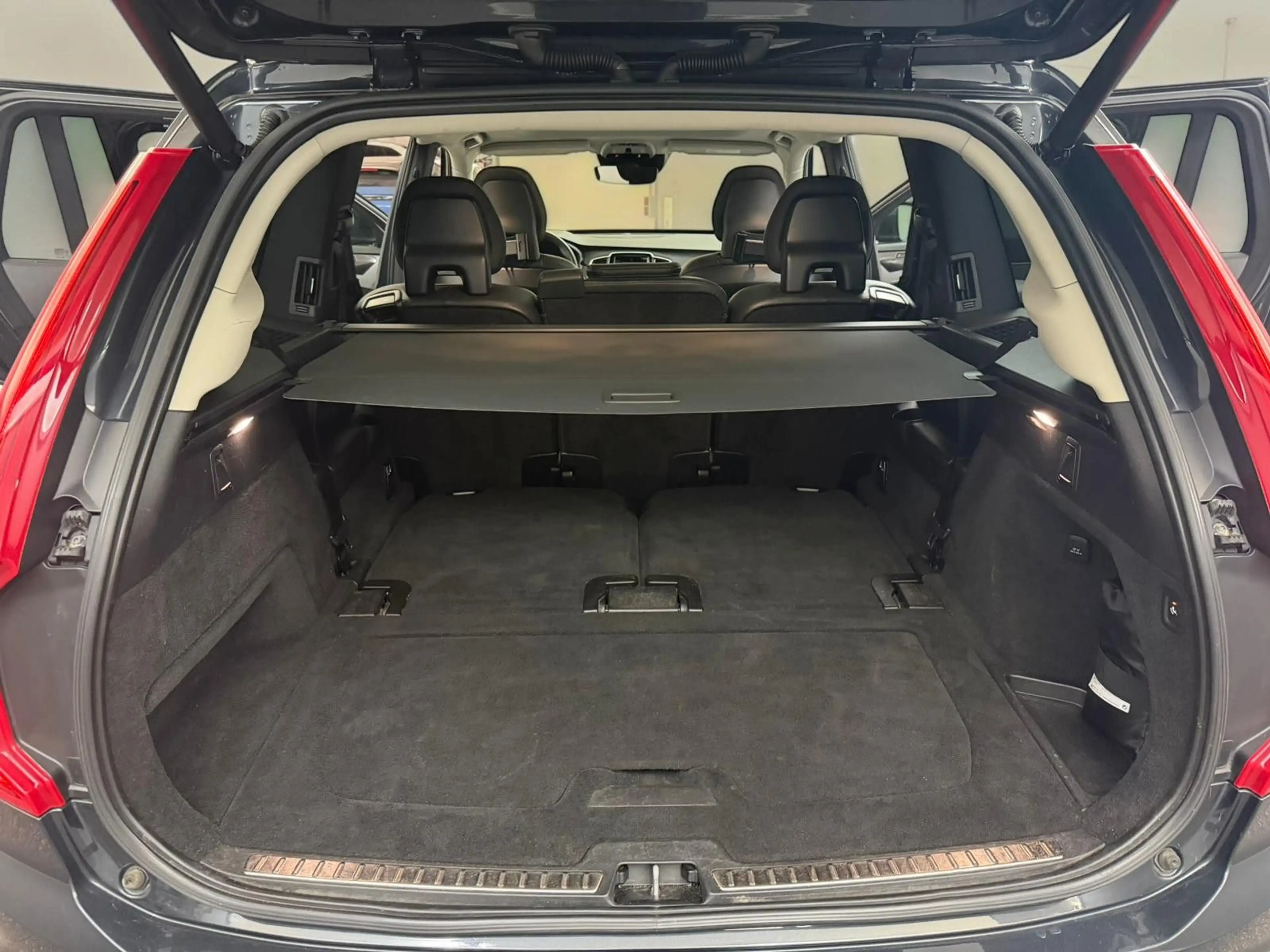 Volvo XC90 T8 Inscription*AWD*AHK*PANO*360*XENIUM*22Z — photo 15