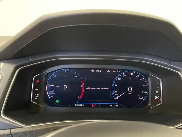 Volkswagen T-Roc view 5