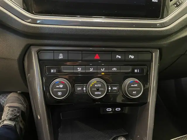 Volkswagen T-Roc view 13