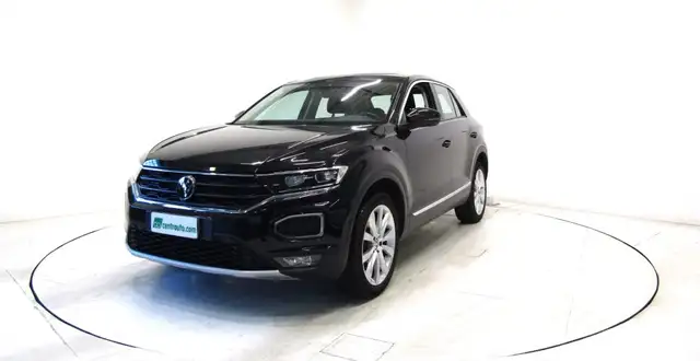 Volkswagen T-Roc view 3
