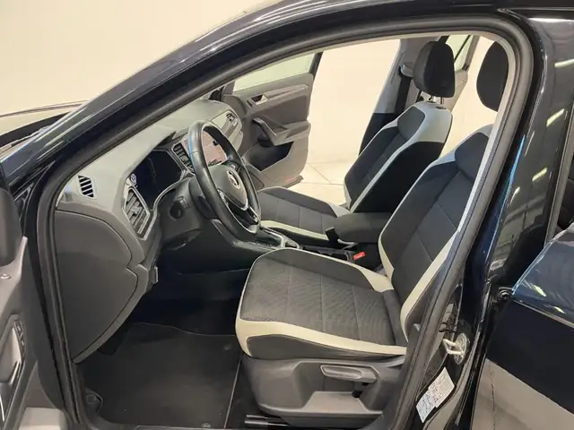 Volkswagen T-Roc view 6