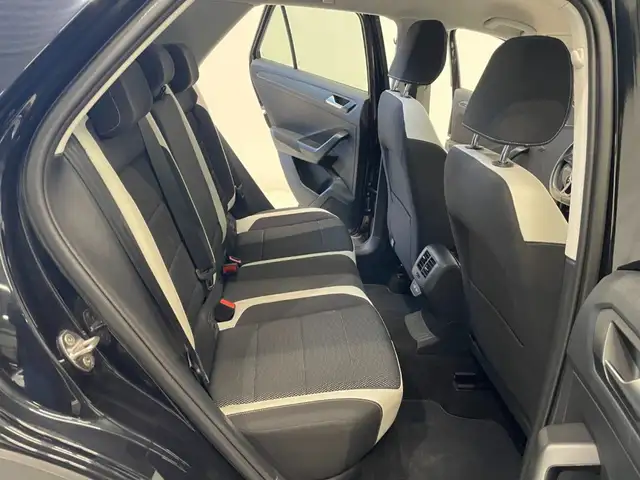 Volkswagen T-Roc view 7