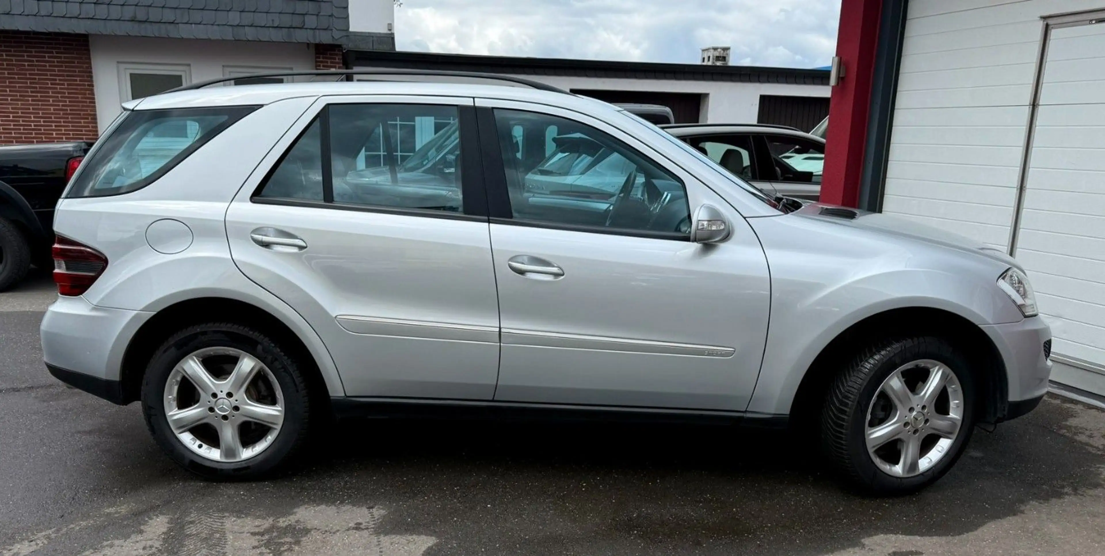 Mercedes-Benz ML 320 CDI 4MATIC Sport Luftfahrwerk+Leder+AHK++ — photo 9