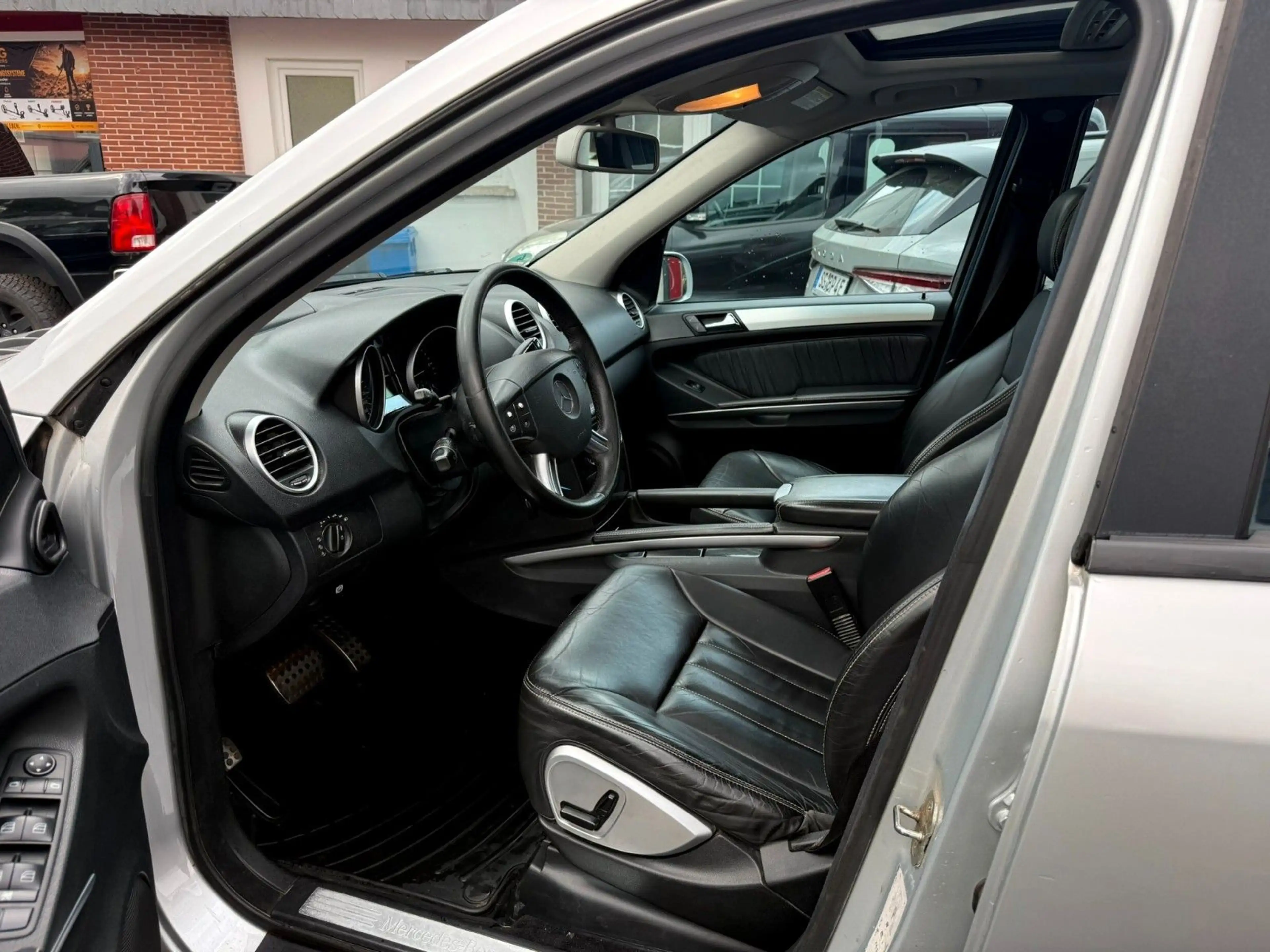 Mercedes-Benz ML 320 CDI 4MATIC Sport Luftfahrwerk+Leder+AHK++ — photo 14