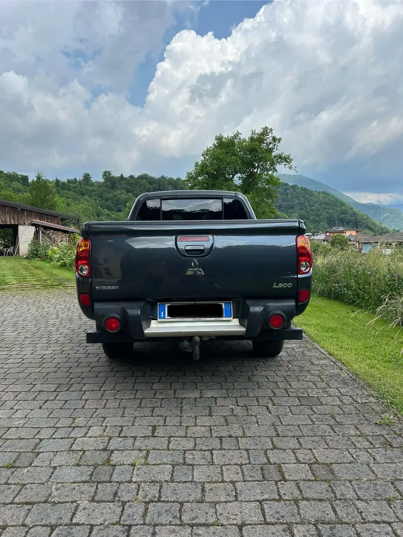 Mitsubishi L200 d.cab 2.5 di-d Intense N1 E5 - 1
