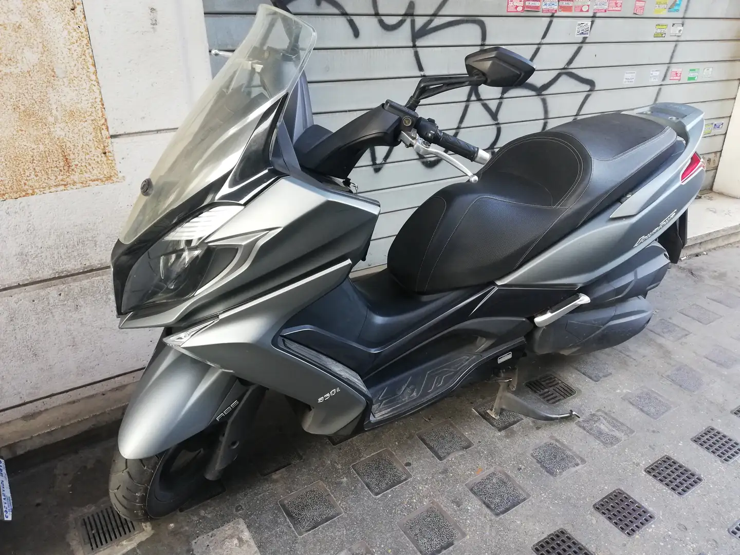 Kymco Downtown 350i Šedá - 2