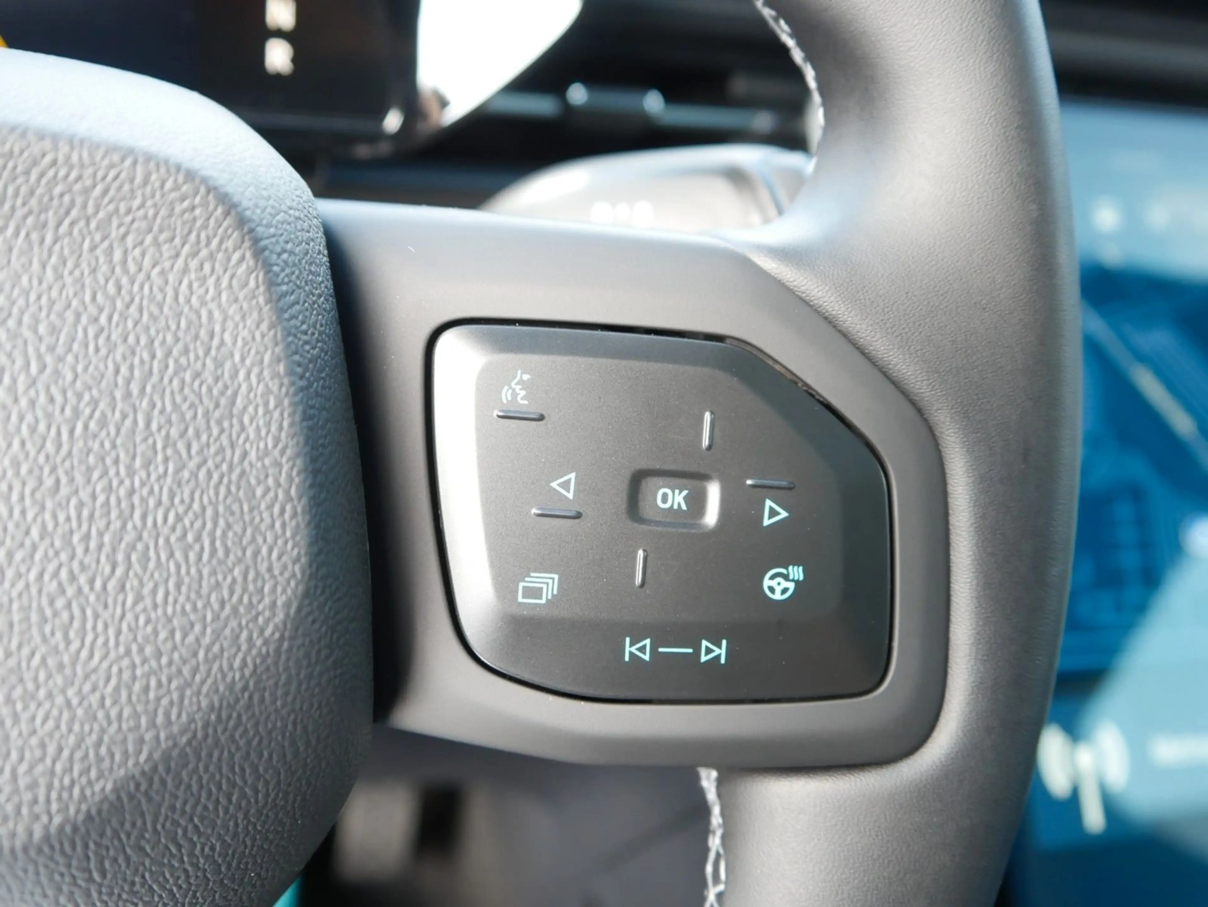 Ford Explorer Premium Extended Range RWD + AHK + ACC — photo 13