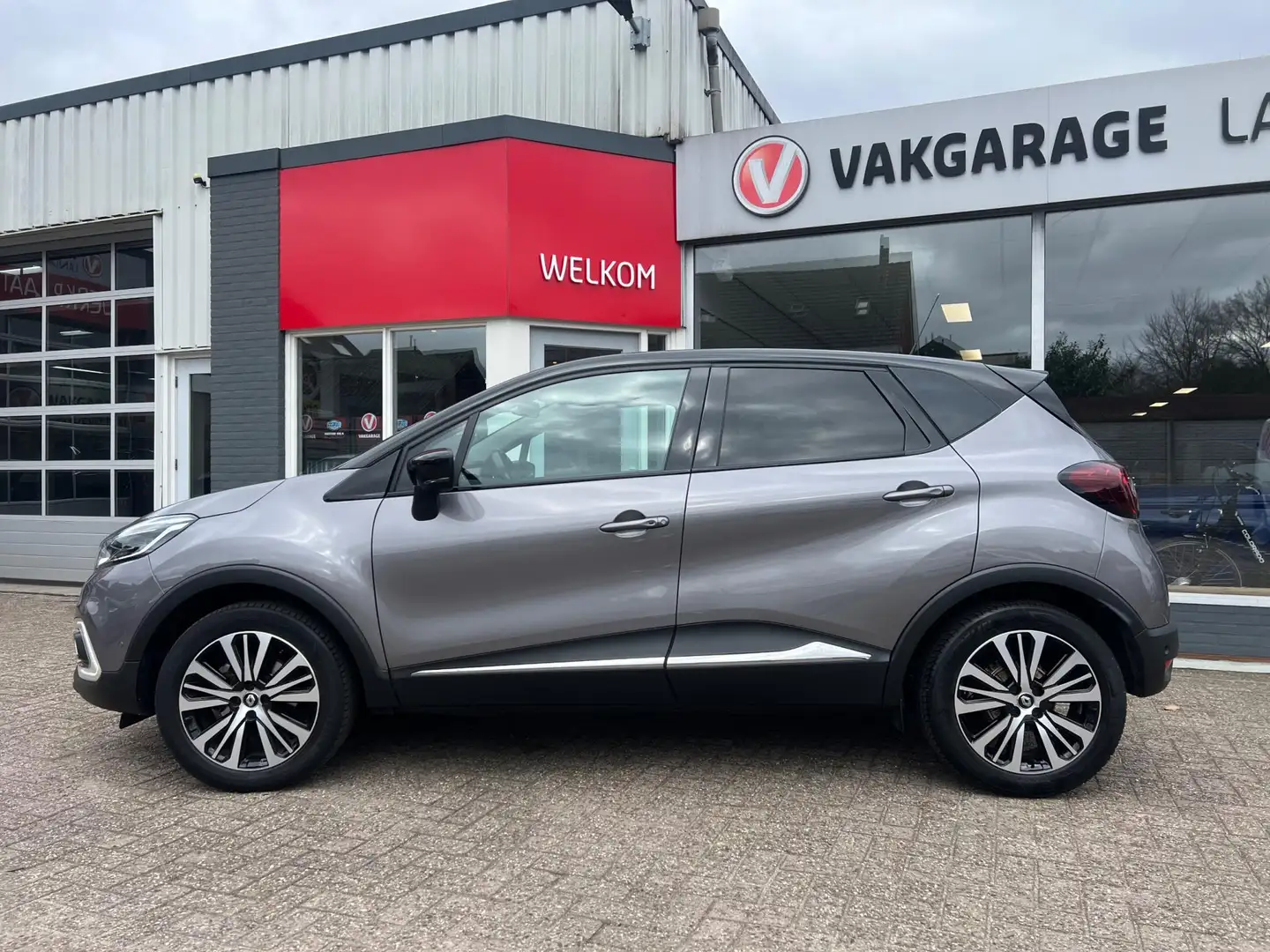 Renault Captur 1.2 TCe Initiale Paris, navi, pdc, trekhaak, 1e ei Grijs - 2