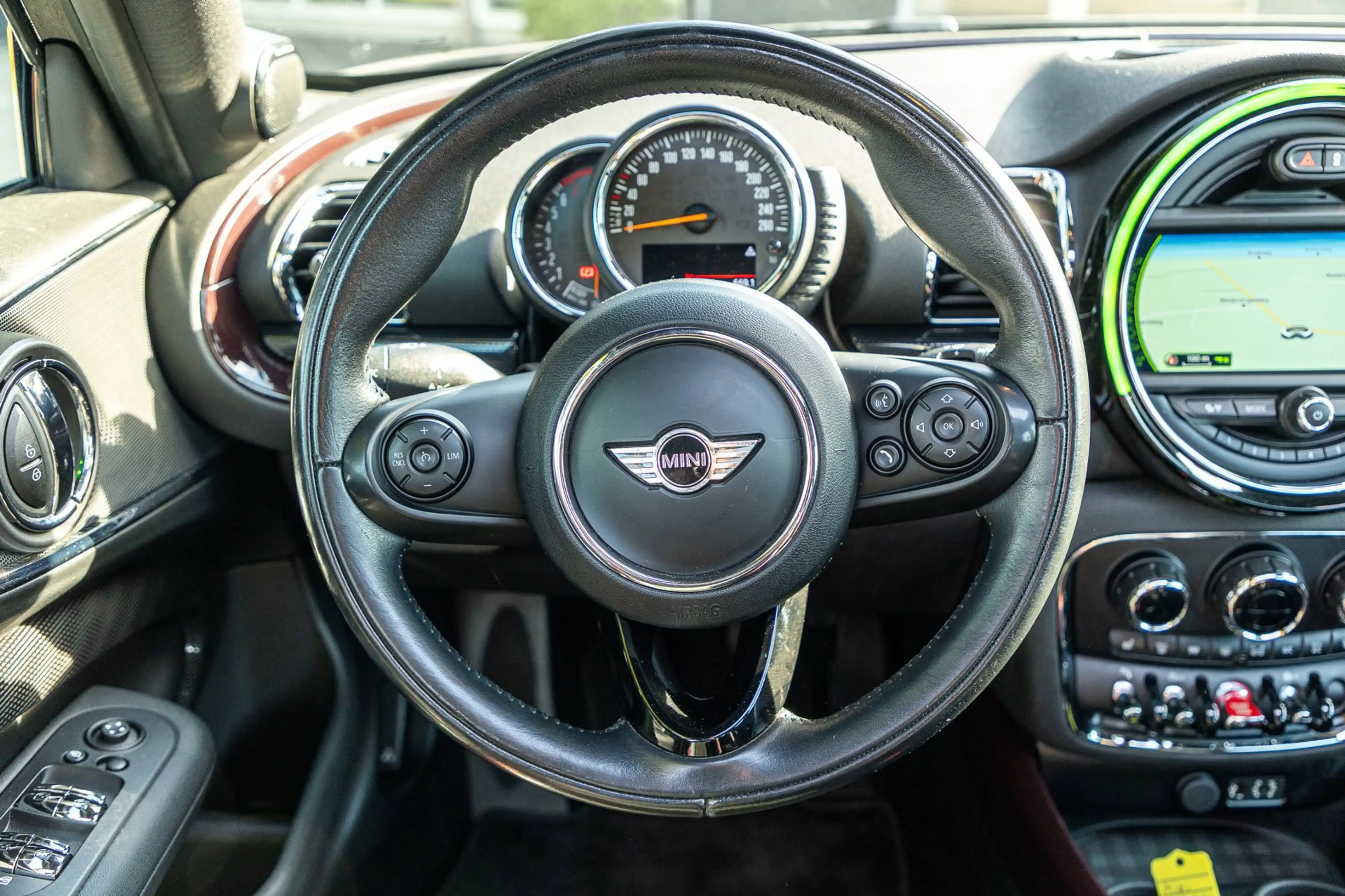 MINI Cooper Clubman 1.5 Chili Serious Business Panoramadak I Leder Alc — photo 12