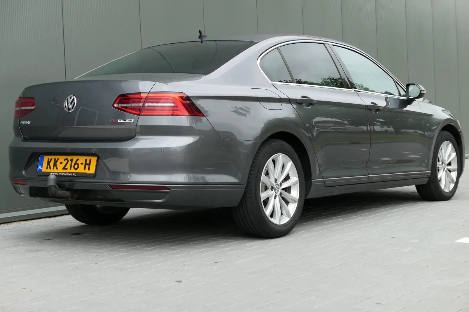 Volkswagen Passat 1.4 TSI ACT Connected Series NAP DSG LED Carplay N Grijs - 2