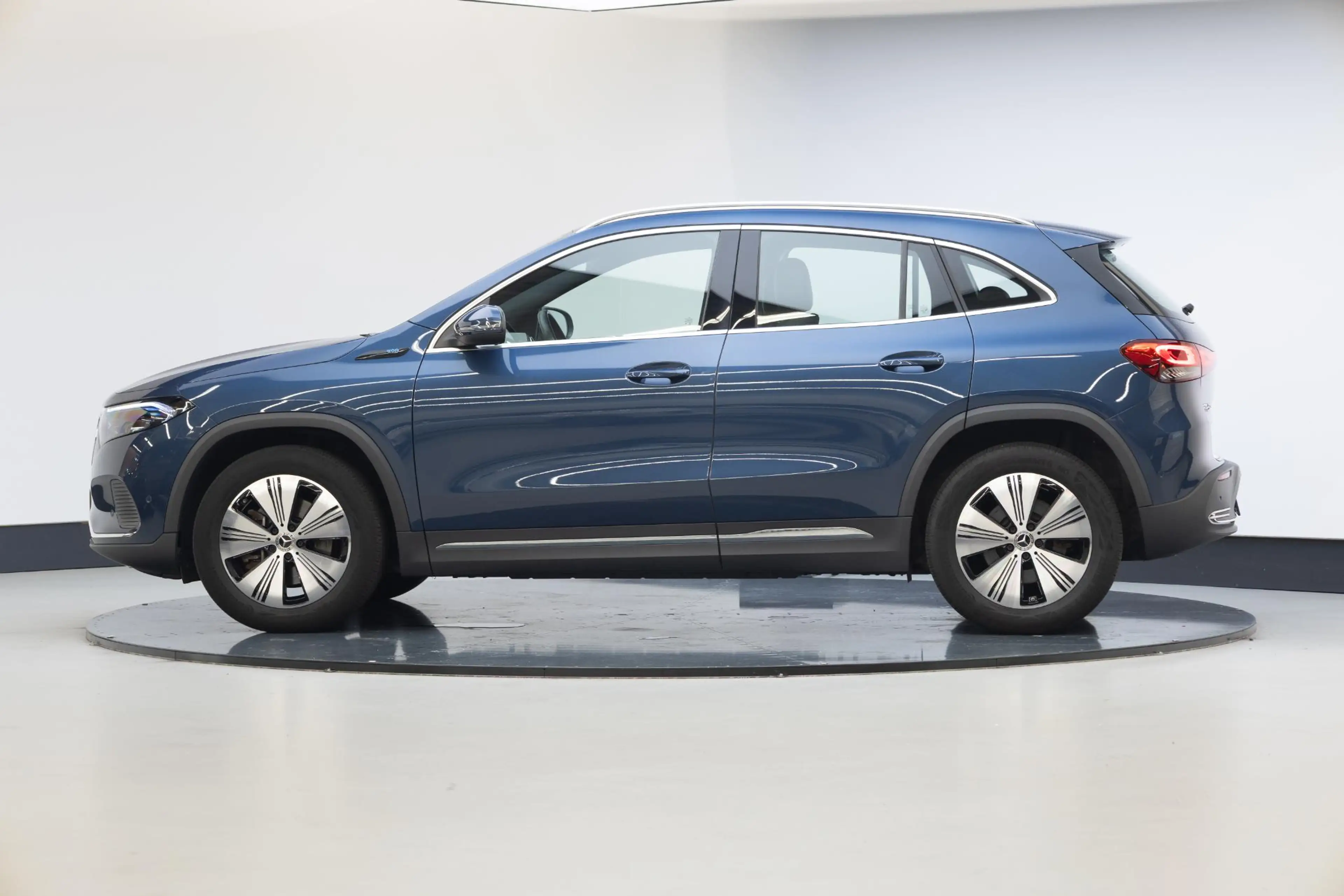 Mercedes-Benz EQA 250 Business Line 67 kWh — photo 21