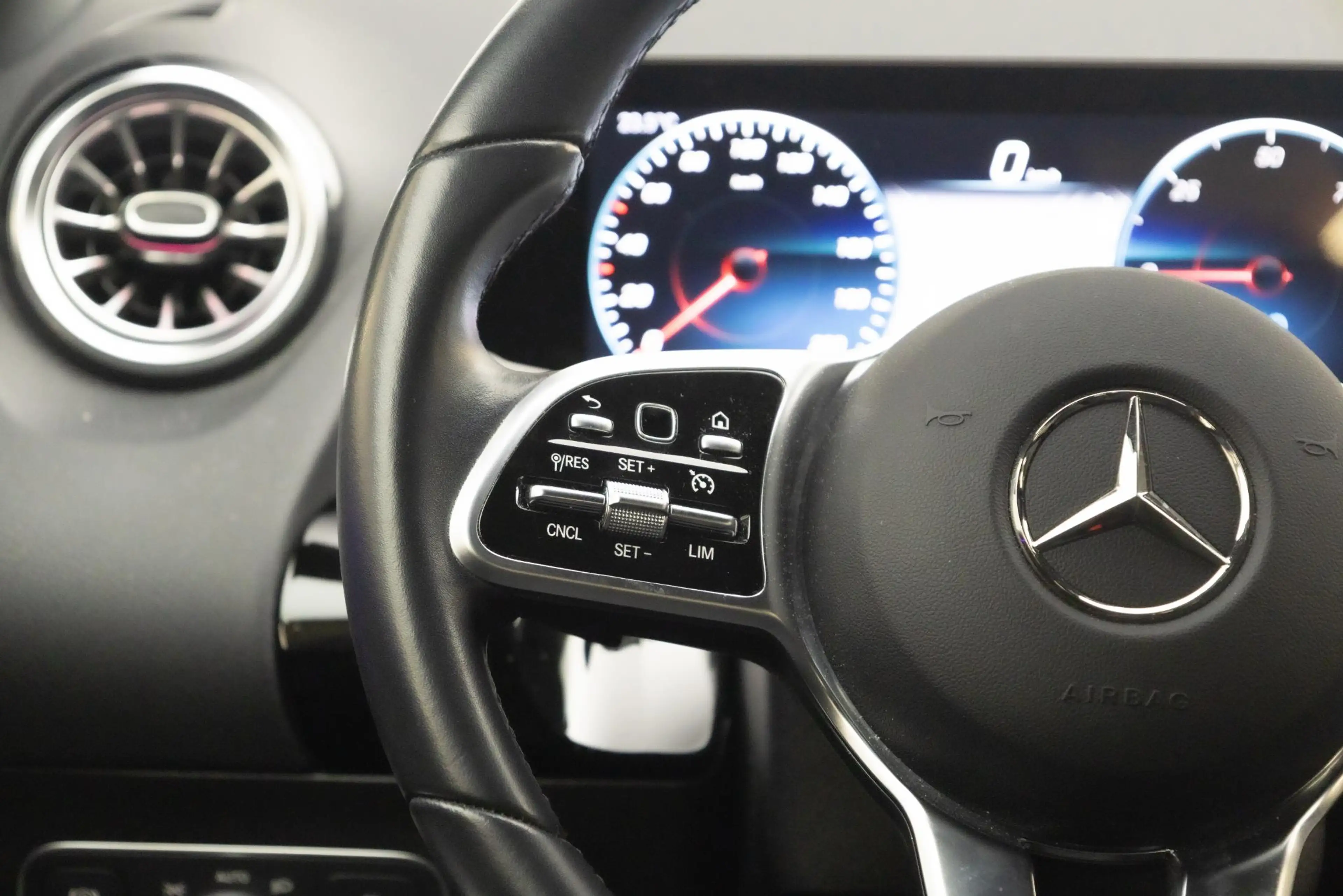 Mercedes-Benz EQA 250 Business Line 67 kWh — photo 9