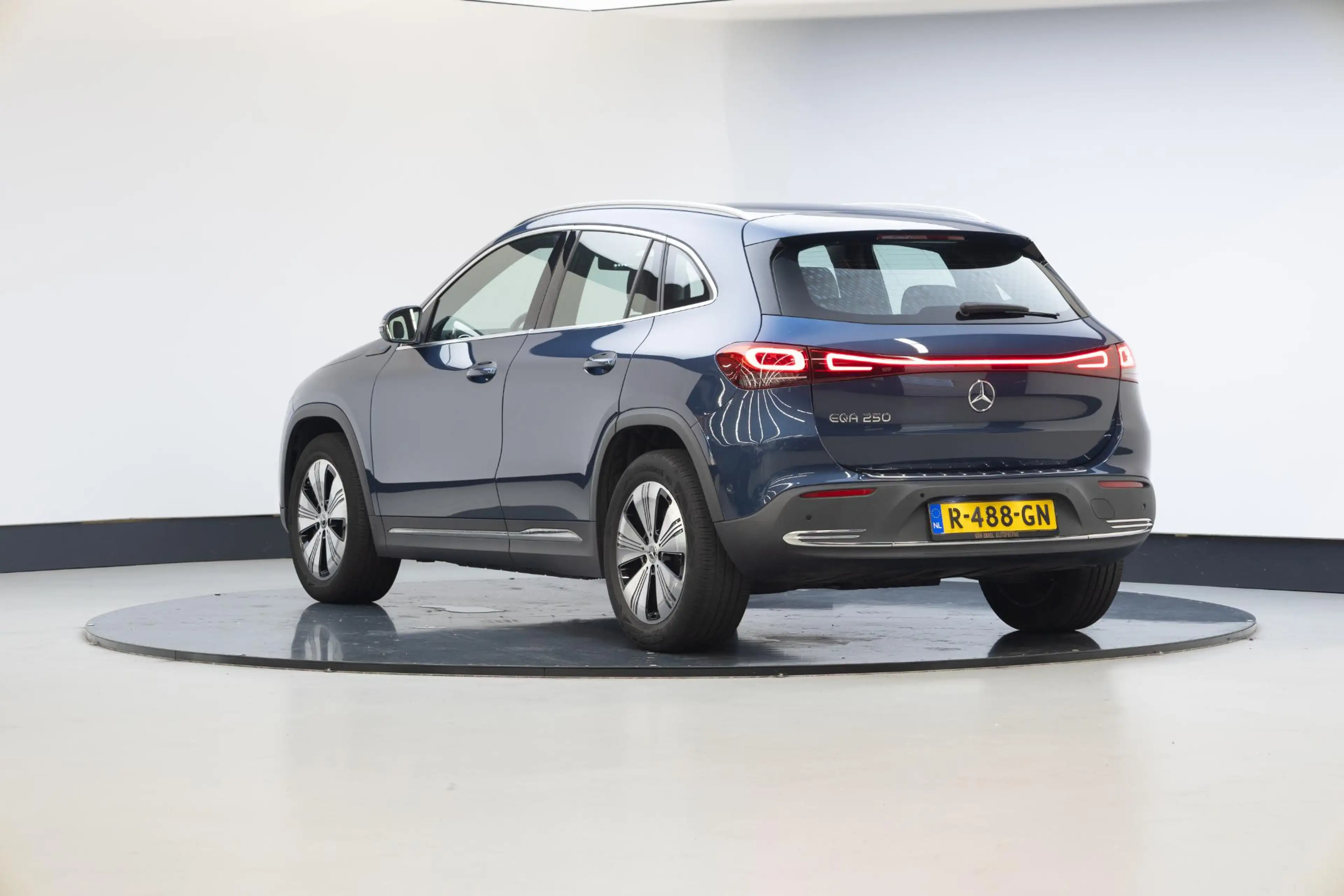 Mercedes-Benz EQA 250 Business Line 67 kWh — photo 2