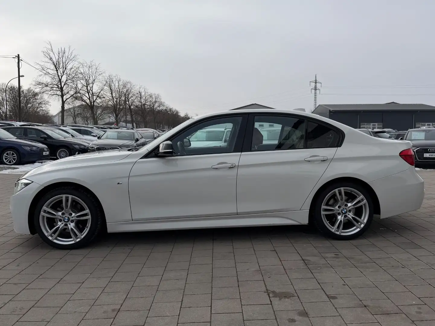 BMW 320 3 Lim. 320d M Sport Step.LED Nav RFK Leder Braun Weiß - 2