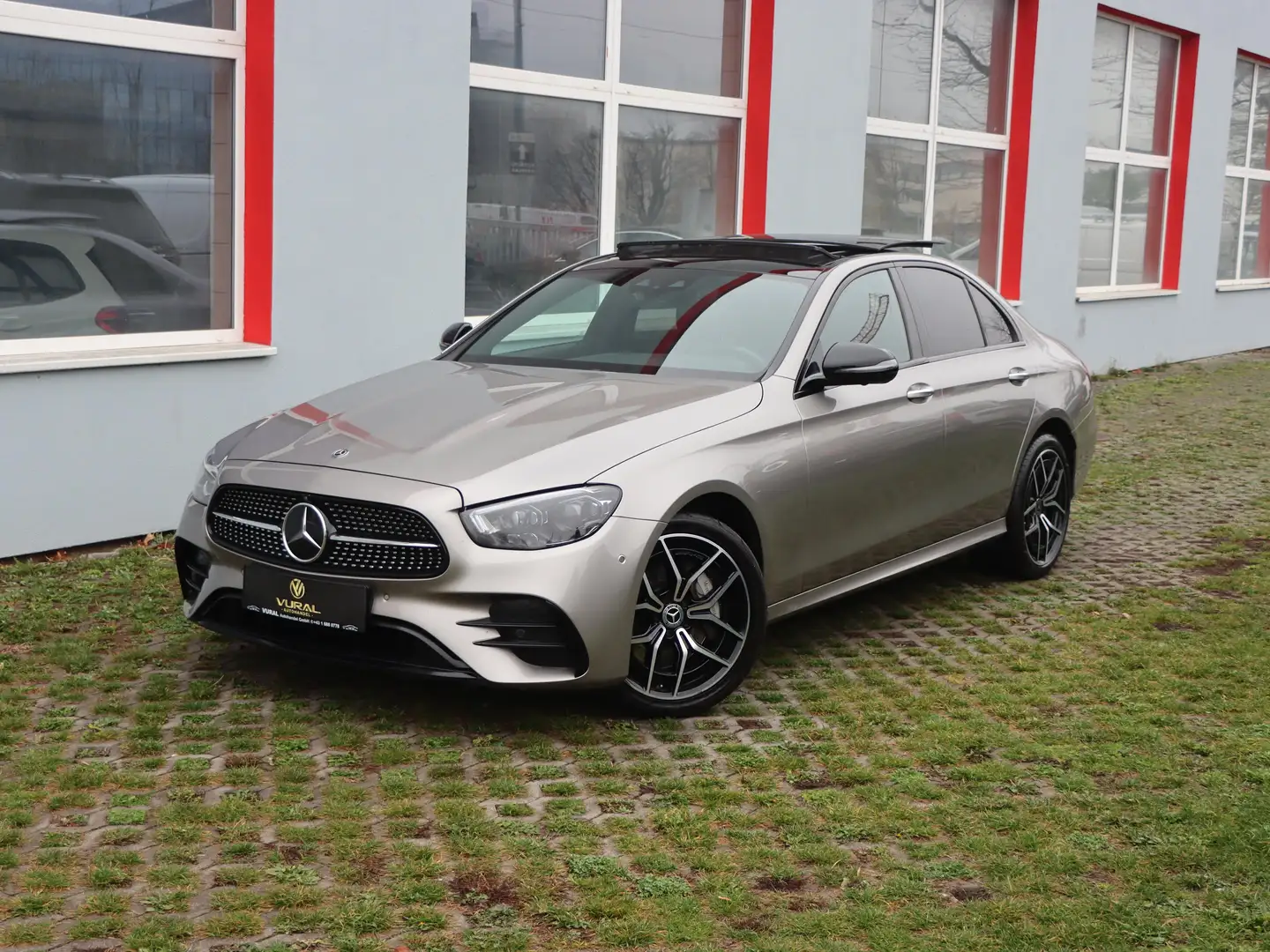 Mercedes-Benz E 300 de AMG-LINE | PANORAMA | 360° Kamera |Multibeam Grau - 2