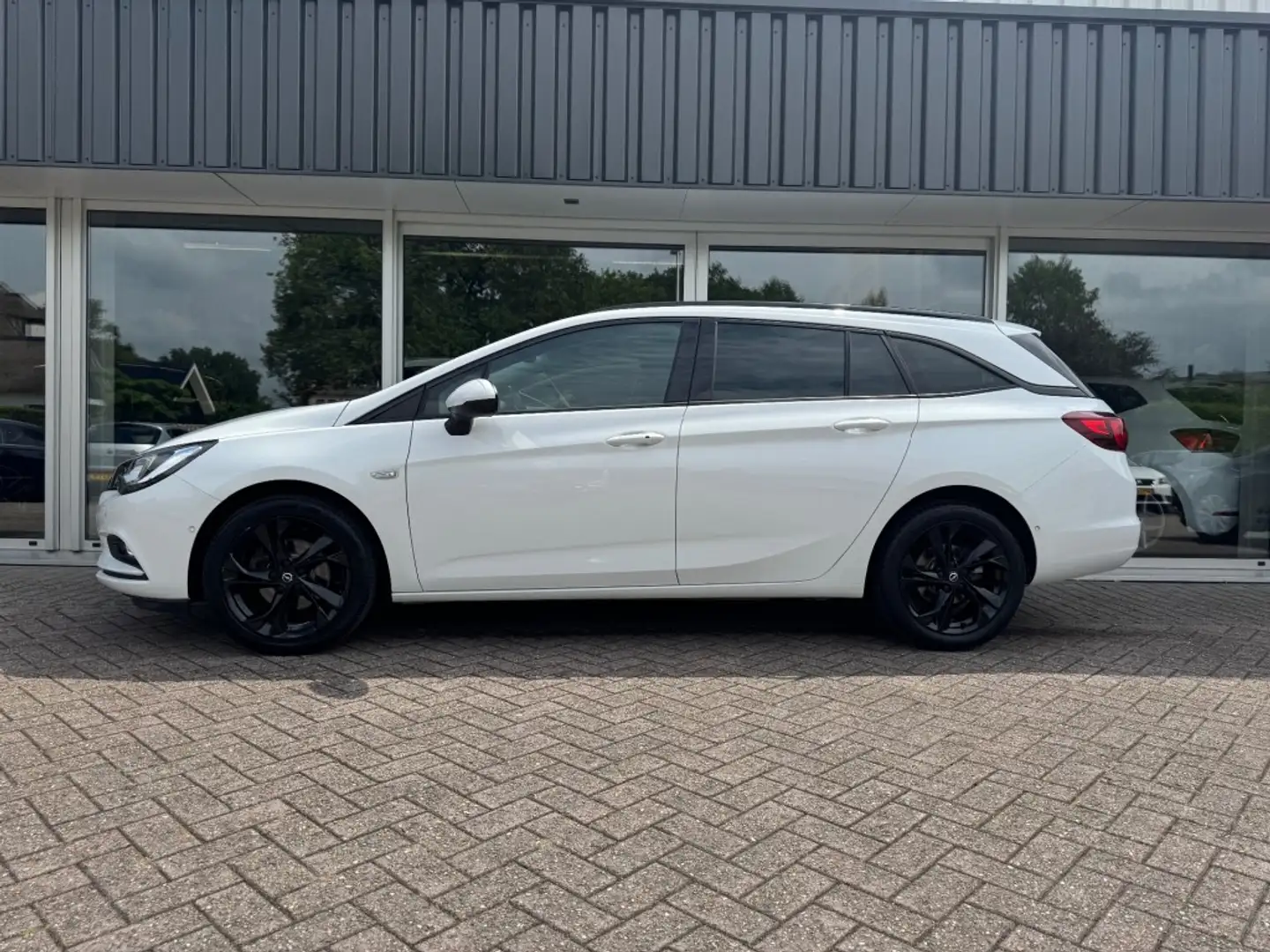 Opel Astra Astra Sports Tourer 1.4 Business Executive Wit - 2