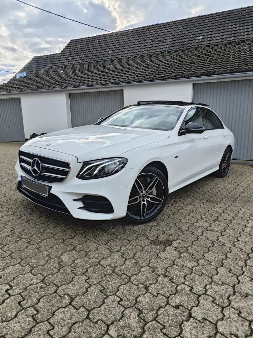 Mercedes-Benz E 350 350e 9G-TRONIC *AMG Line *PANO *19" *Kamera Weiß - 1