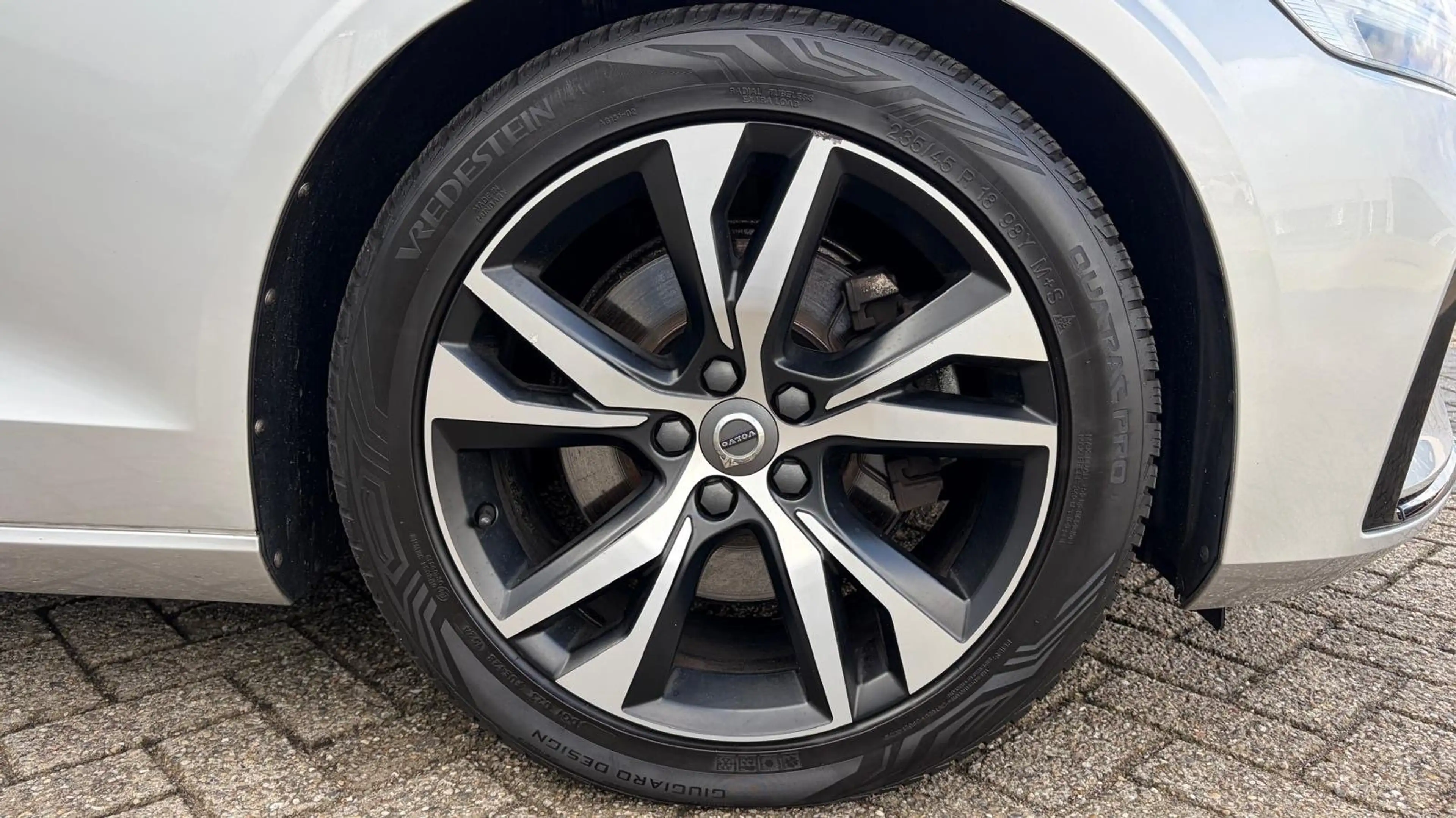 Volvo S60 2.0 B4 197PK R-DESIGN AUTOMAAT / NAVI / LEDER / CL — photo 12