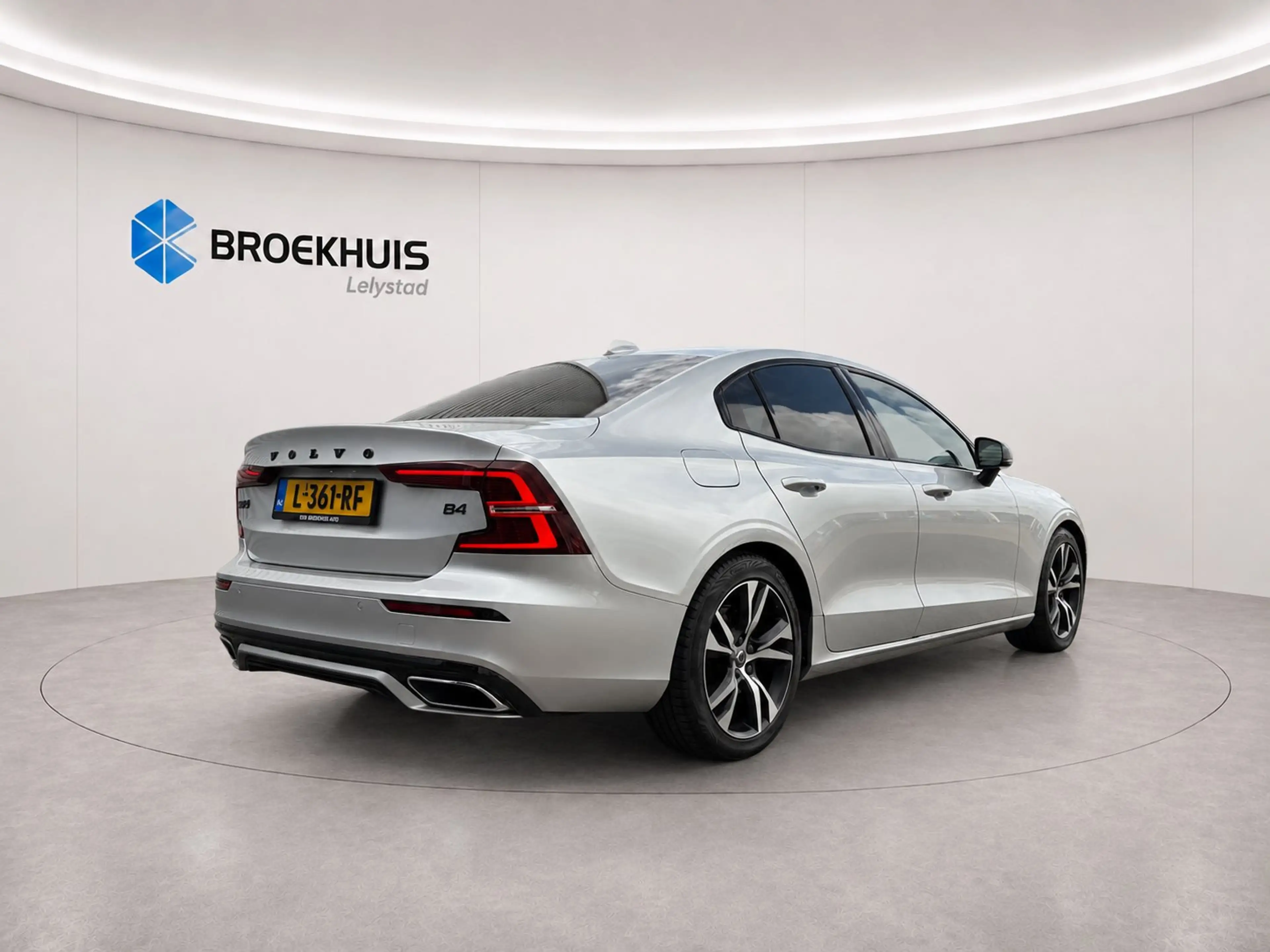 Volvo S60 2.0 B4 197PK R-DESIGN AUTOMAAT / NAVI / LEDER / CL — photo 7