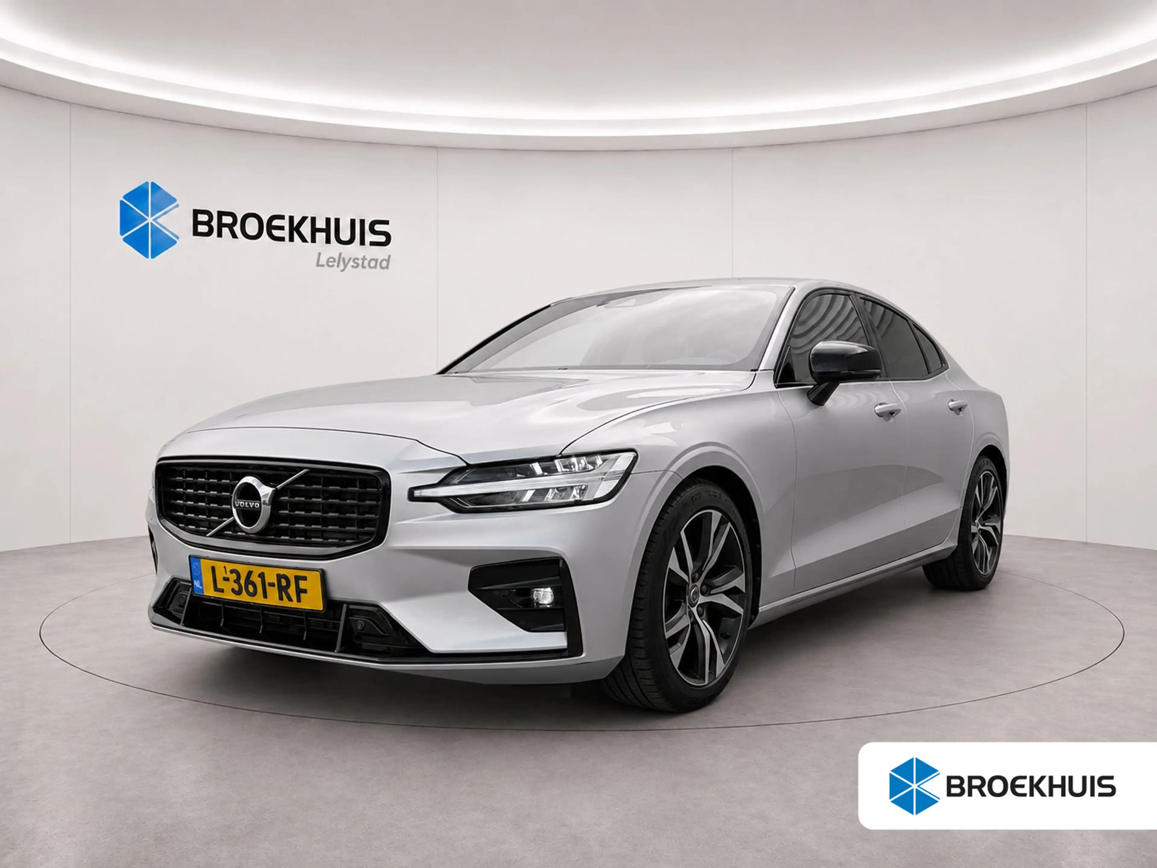 Volvo S60 2.0 B4 197PK R-DESIGN AUTOMAAT / NAVI / LEDER / CL