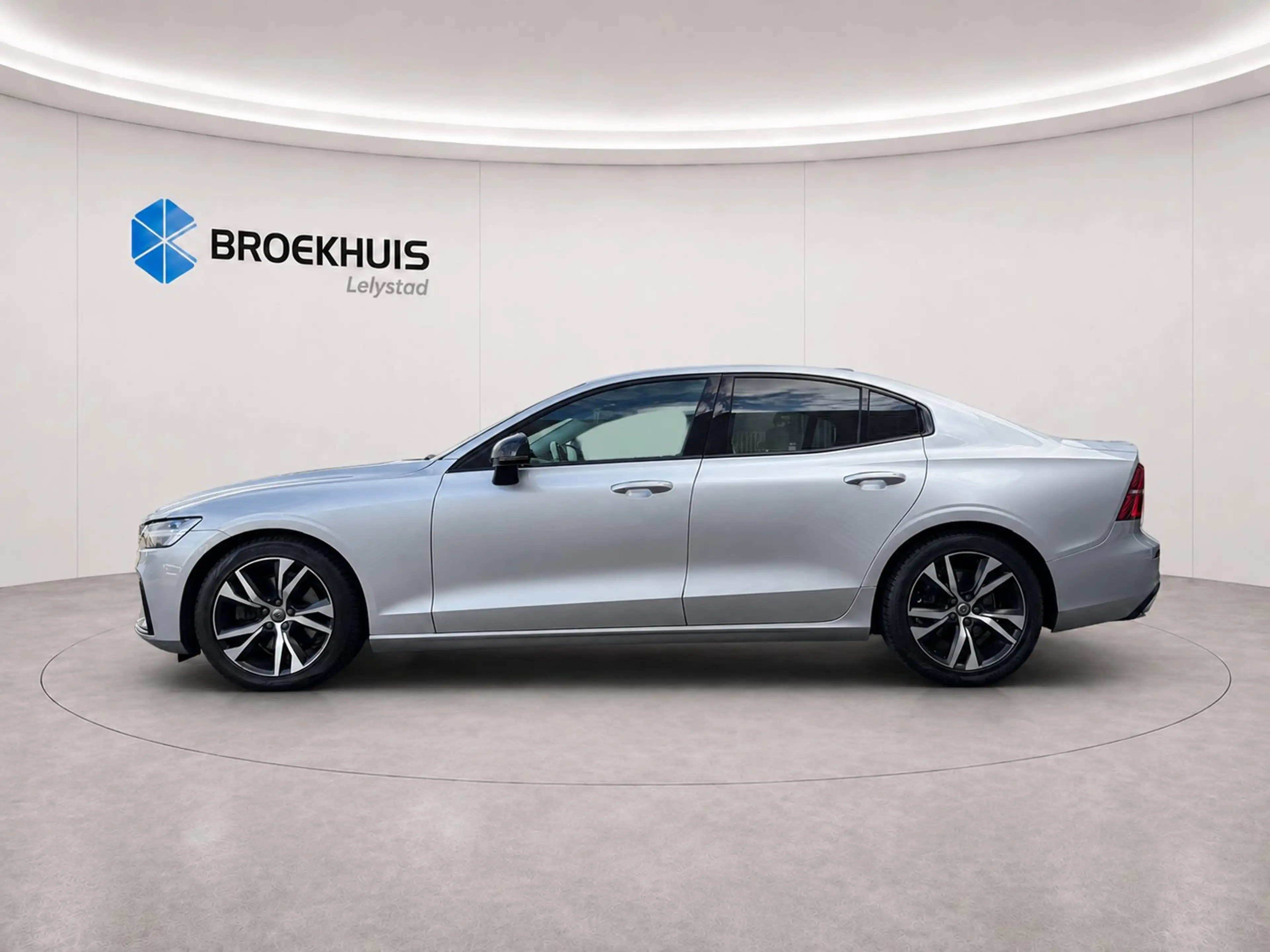 Volvo S60 2.0 B4 197PK R-DESIGN AUTOMAAT / NAVI / LEDER / CL — photo 2
