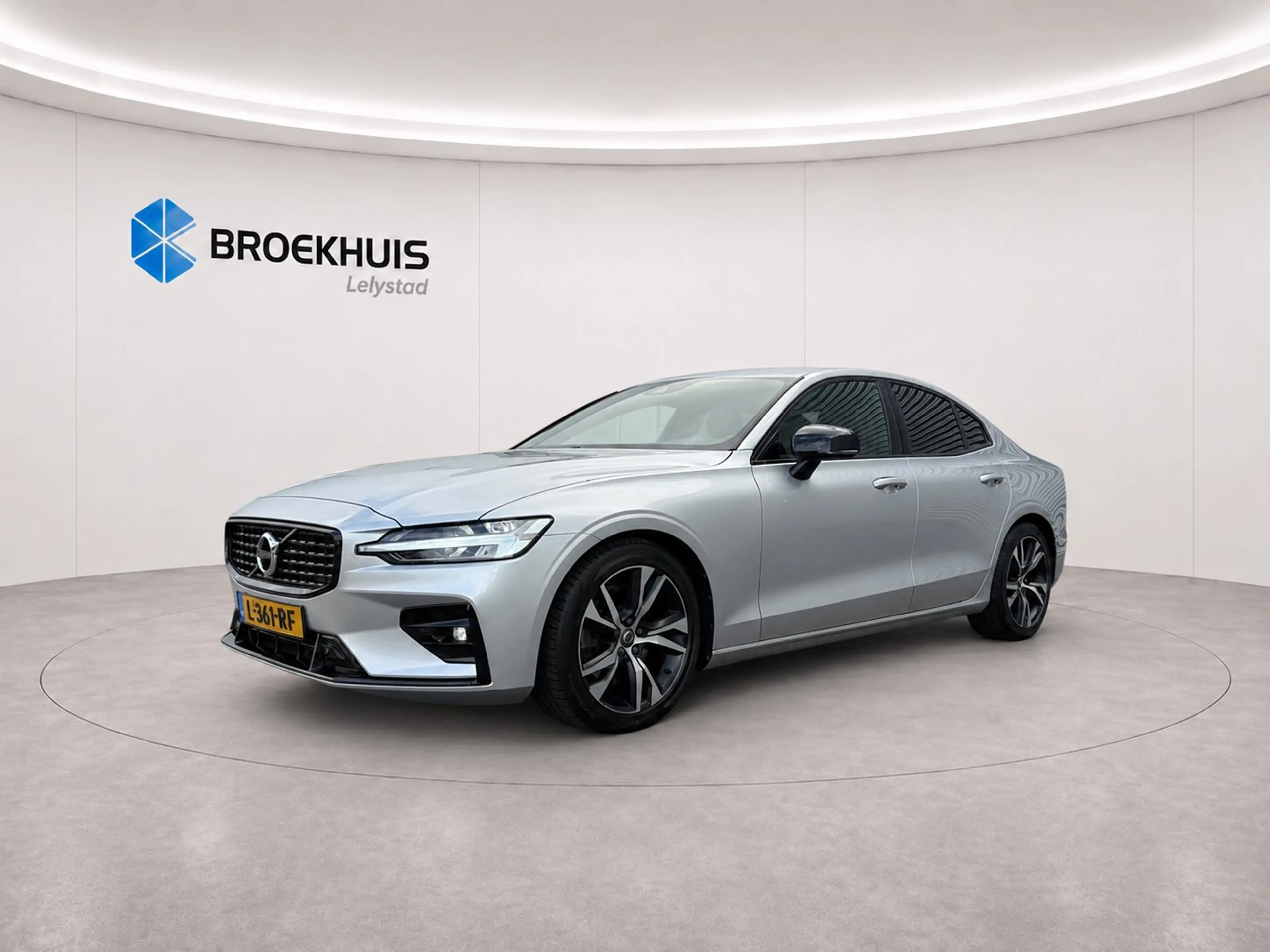 Volvo S60 2.0 B4 197PK R-DESIGN AUTOMAAT / NAVI / LEDER / CL — photo 6