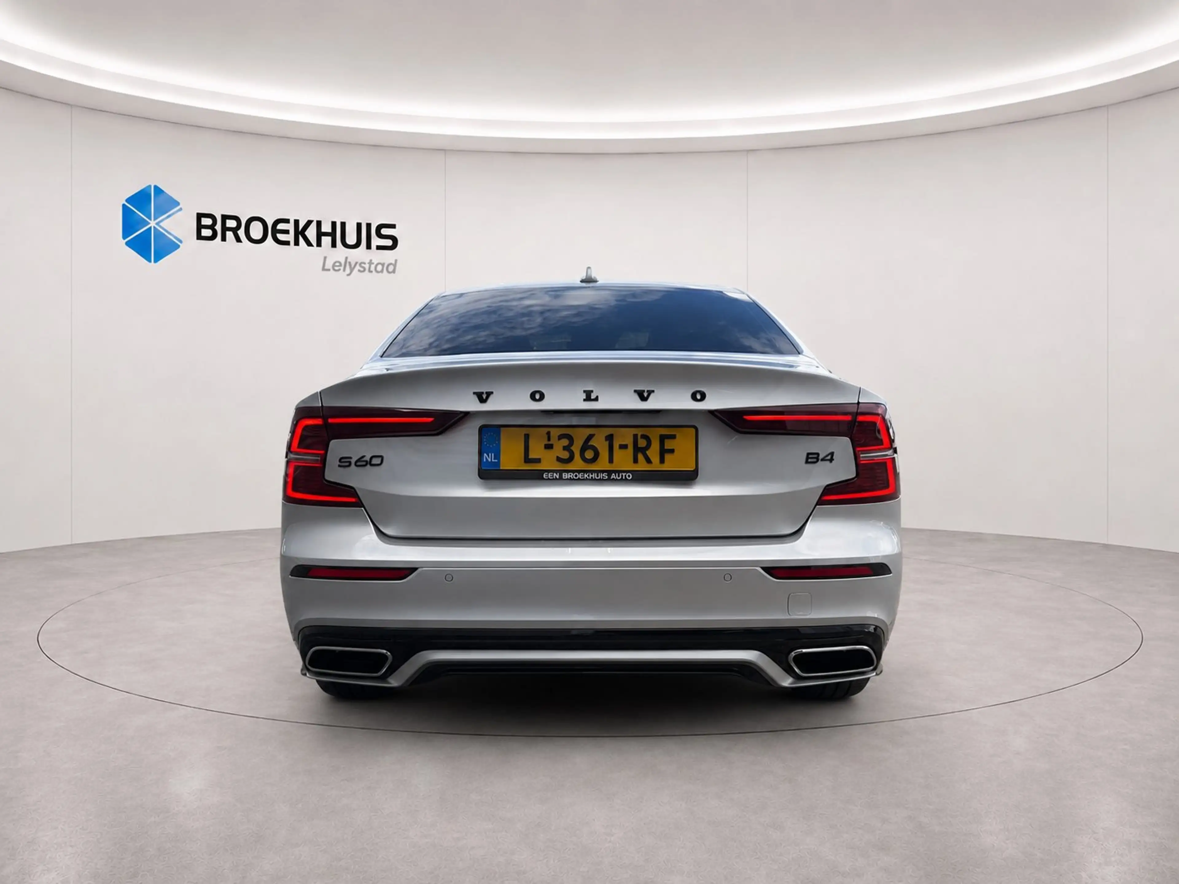 Volvo S60 2.0 B4 197PK R-DESIGN AUTOMAAT / NAVI / LEDER / CL — photo 8