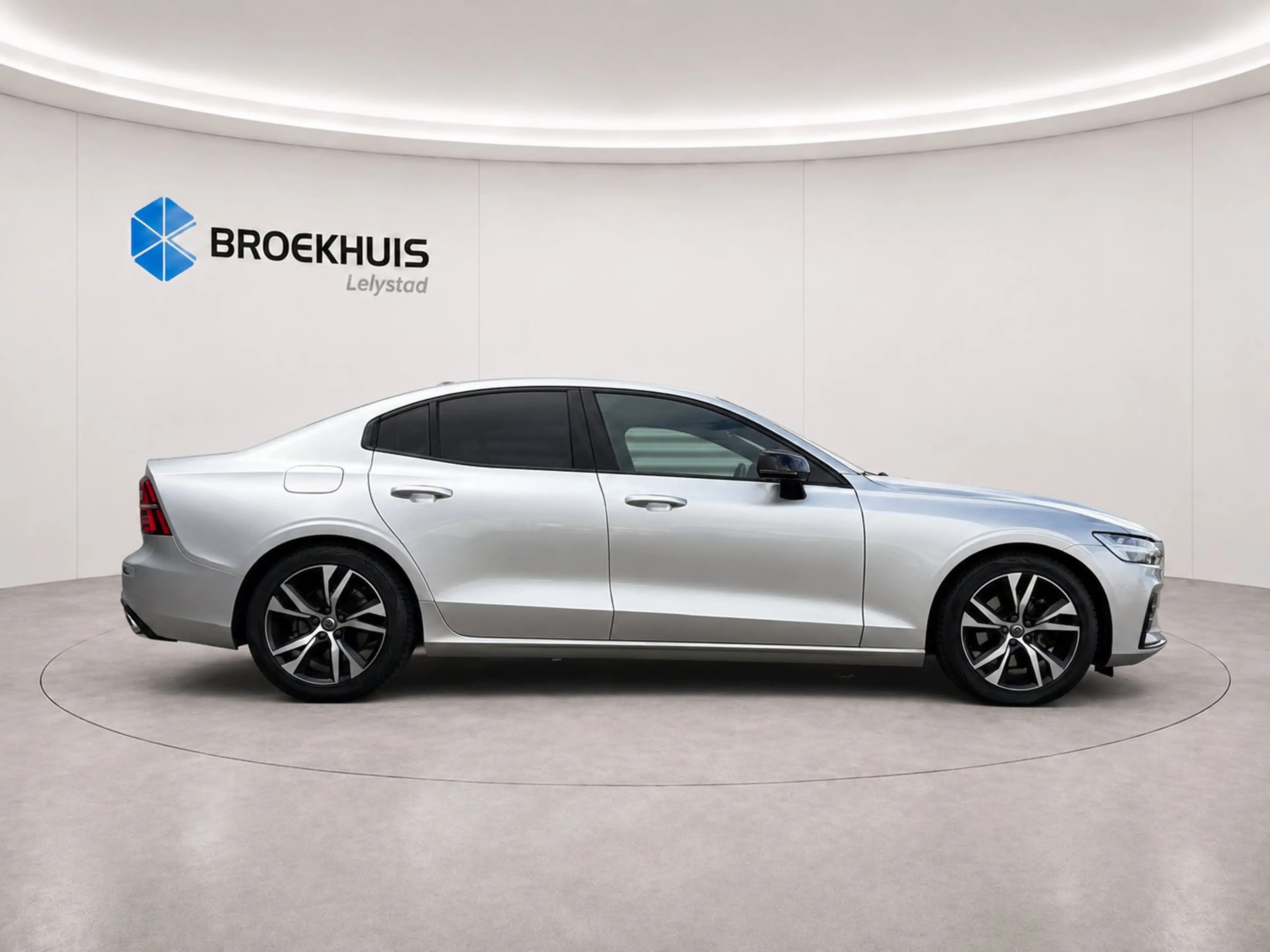 Volvo S60 2.0 B4 197PK R-DESIGN AUTOMAAT / NAVI / LEDER / CL — photo 3