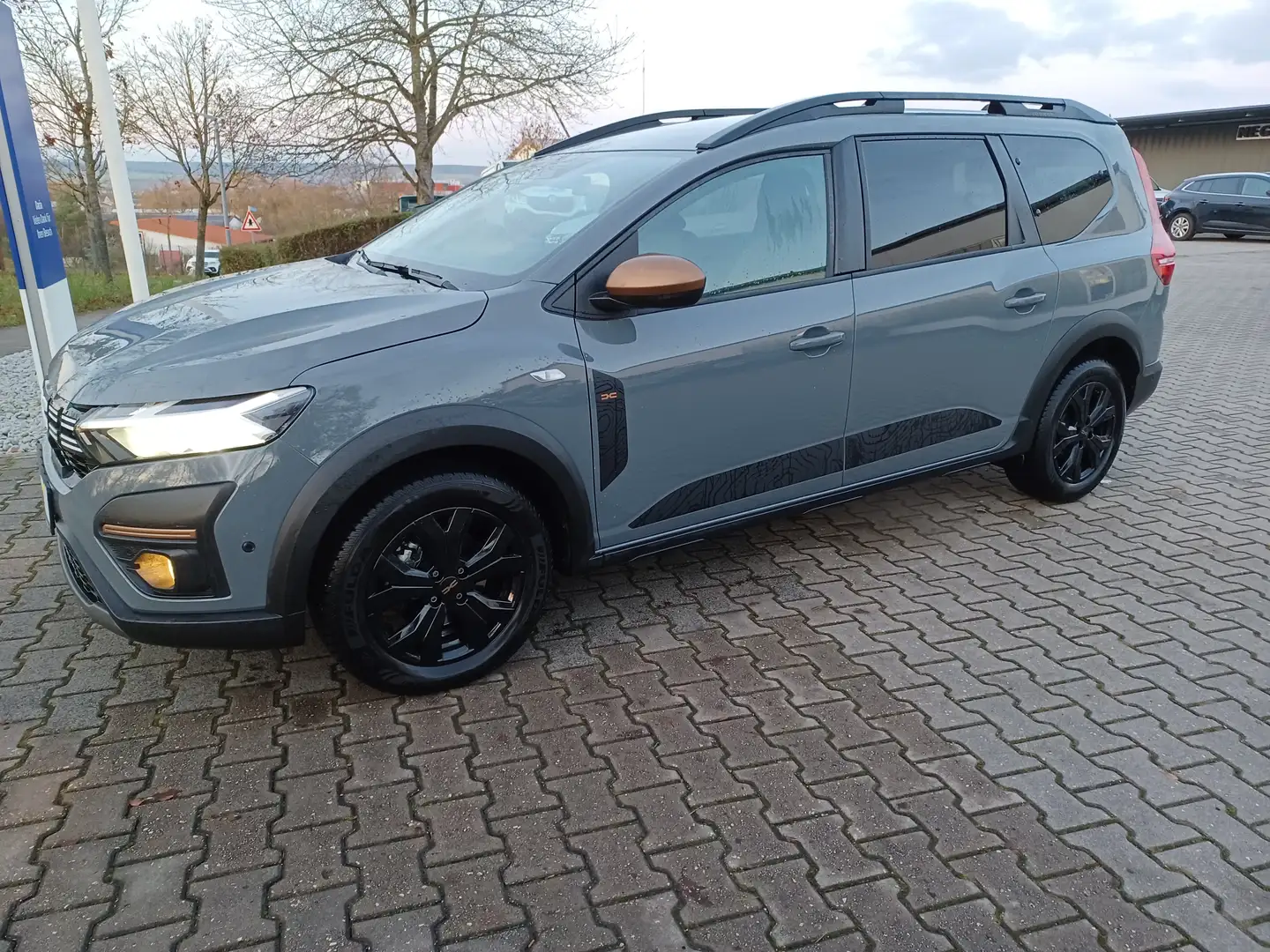 Dacia Jogger Extreme+ 7-Sitzer Kamera ele. Handbremse Allwetter Grau - 2