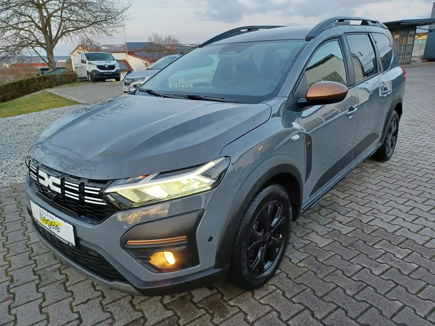 Dacia Jogger Extreme+ 7-Sitzer Kamera ele. Handbremse Allwetter Grau - 1
