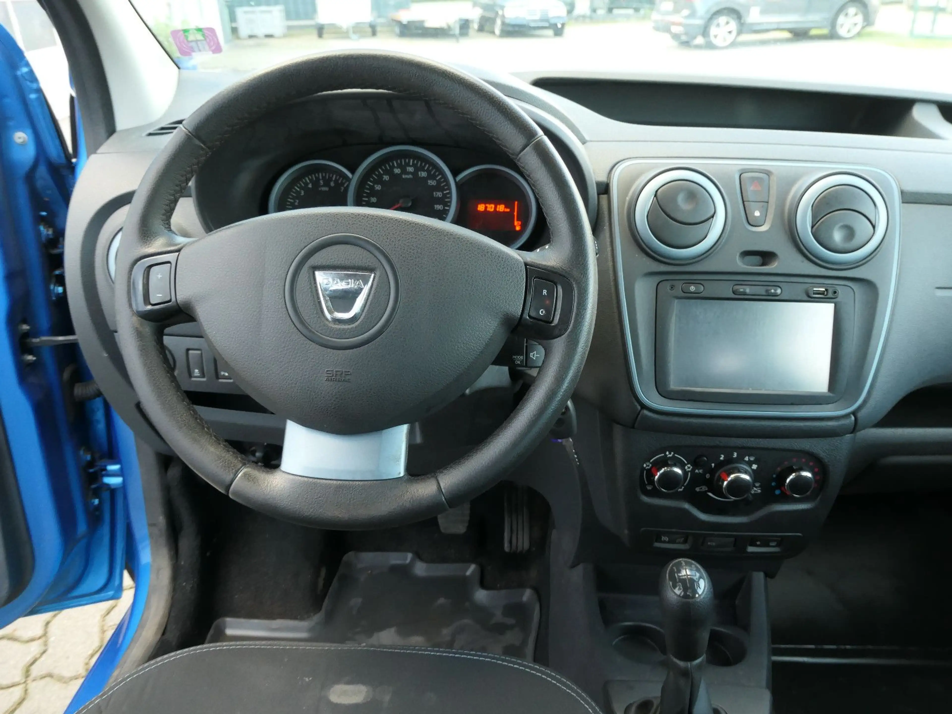 Dacia Dokker Stepway // 1.Hd., Temp., Navi, PDC — photo 11