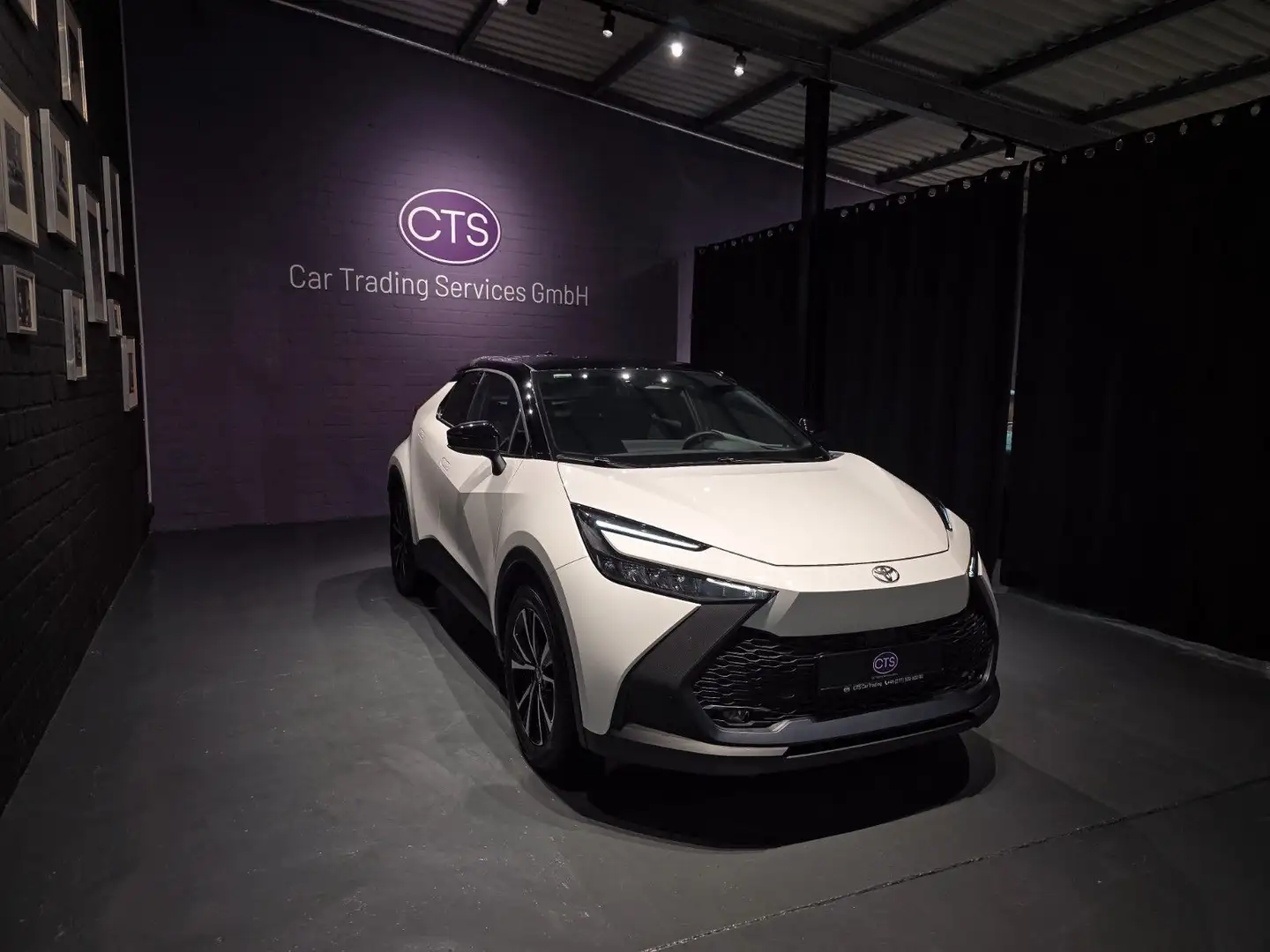 Toyota C-HR Plug-In Hybrid FWD Team Deutschland/1 HAND Weiß - 2