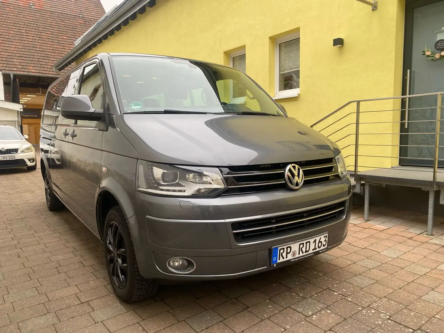 Volkswagen T5 Caravelle Caravelle+Lang+DSG+BMTComfortline Grau - 2