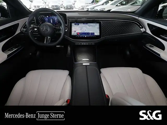 Mercedes-Benz E-Class view 6