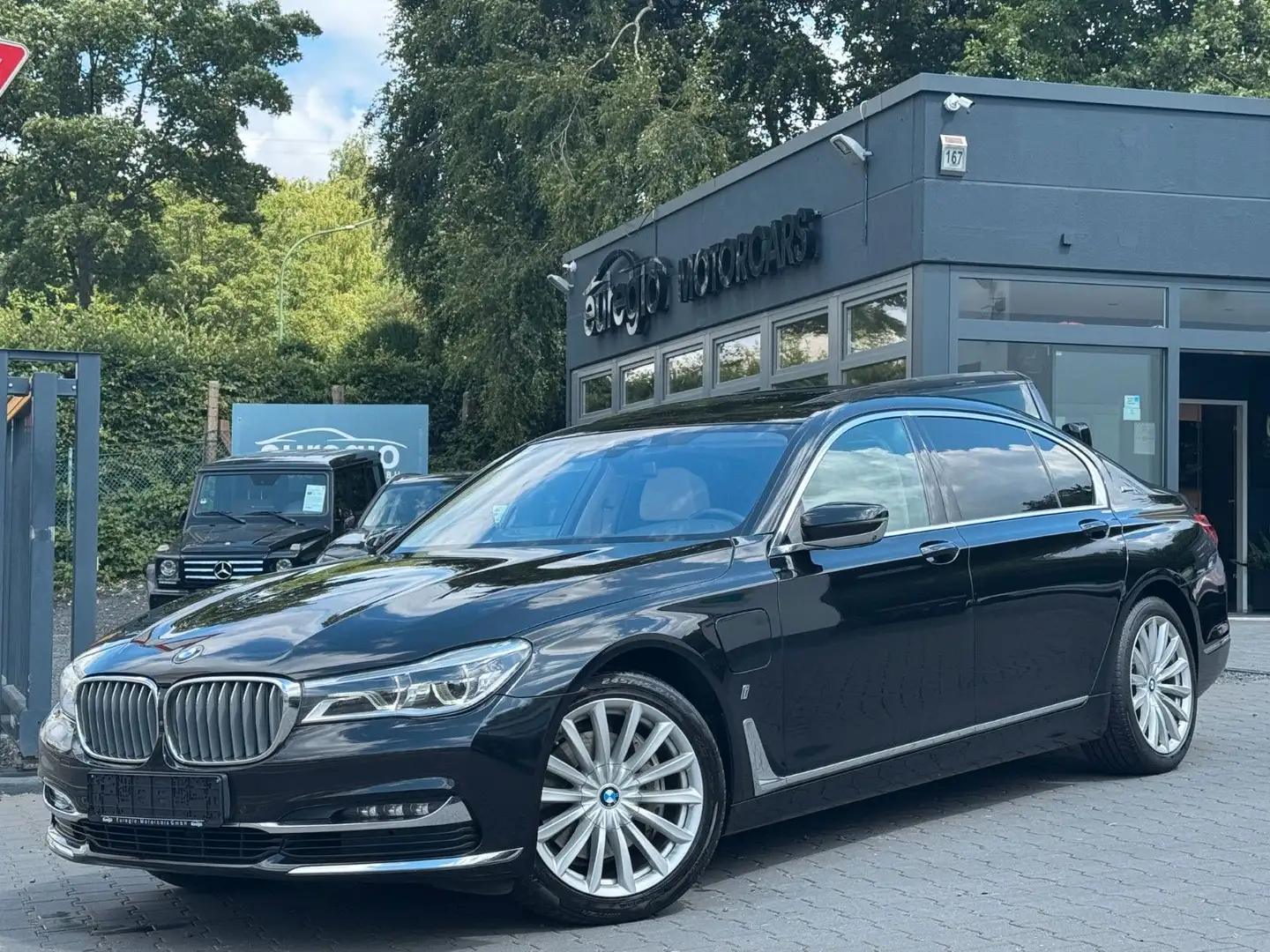 BMW 740 L e xDrive Aut. 1 Hand - DVD im fond /// Schwarz - 1