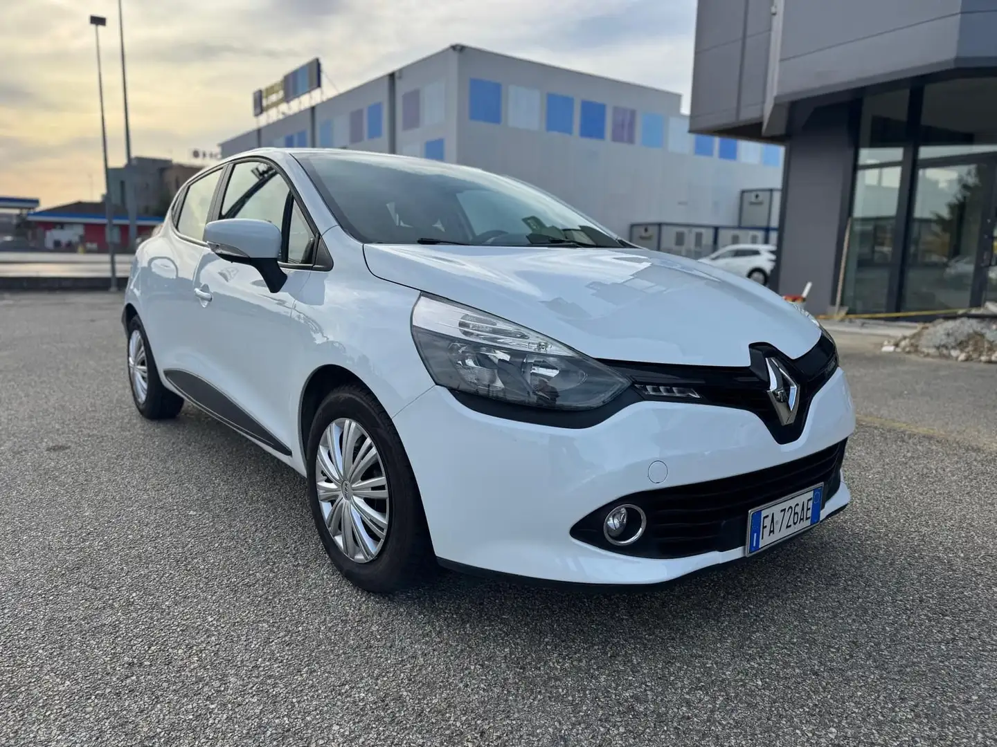 Renault Clio 1.2 75CV 5 porte Life Weiß - 2