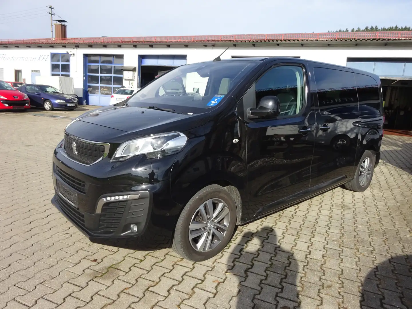 Peugeot Traveller Business VIP L2 Zwart - 2