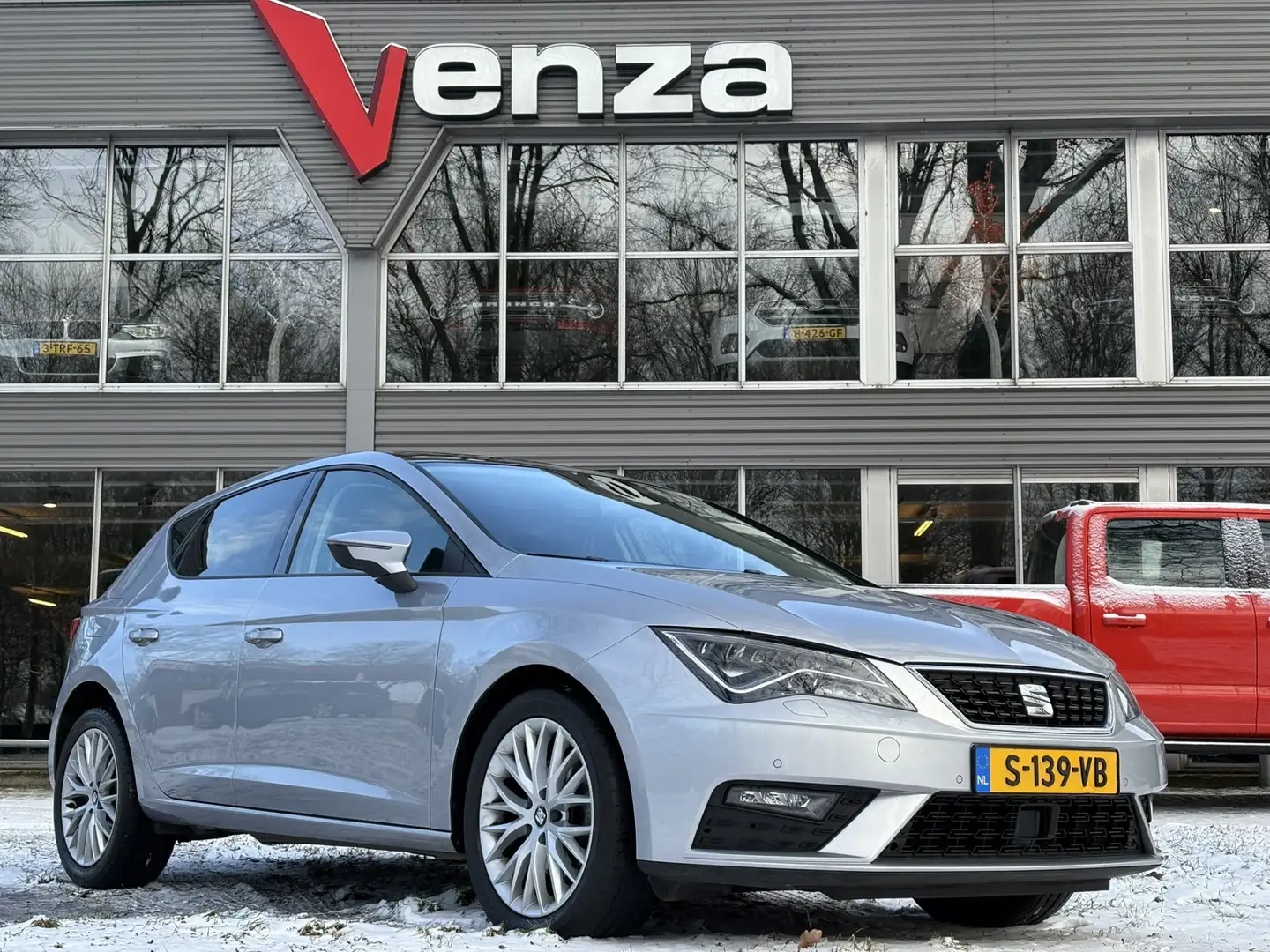 SEAT Leon 1.5 TSI Style Business Intense / Opendak / Stoelve Grau - 1