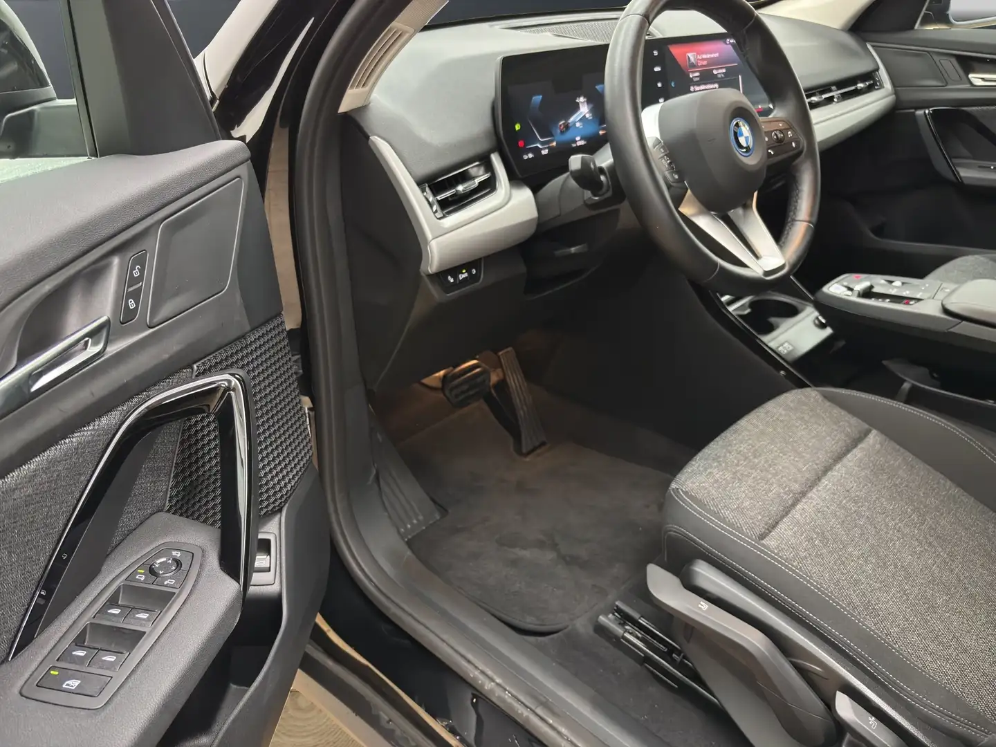 BMW iX1 xDrive30 [LED, RFK, SHZ, Anhängerkupplung] Schwarz - 2