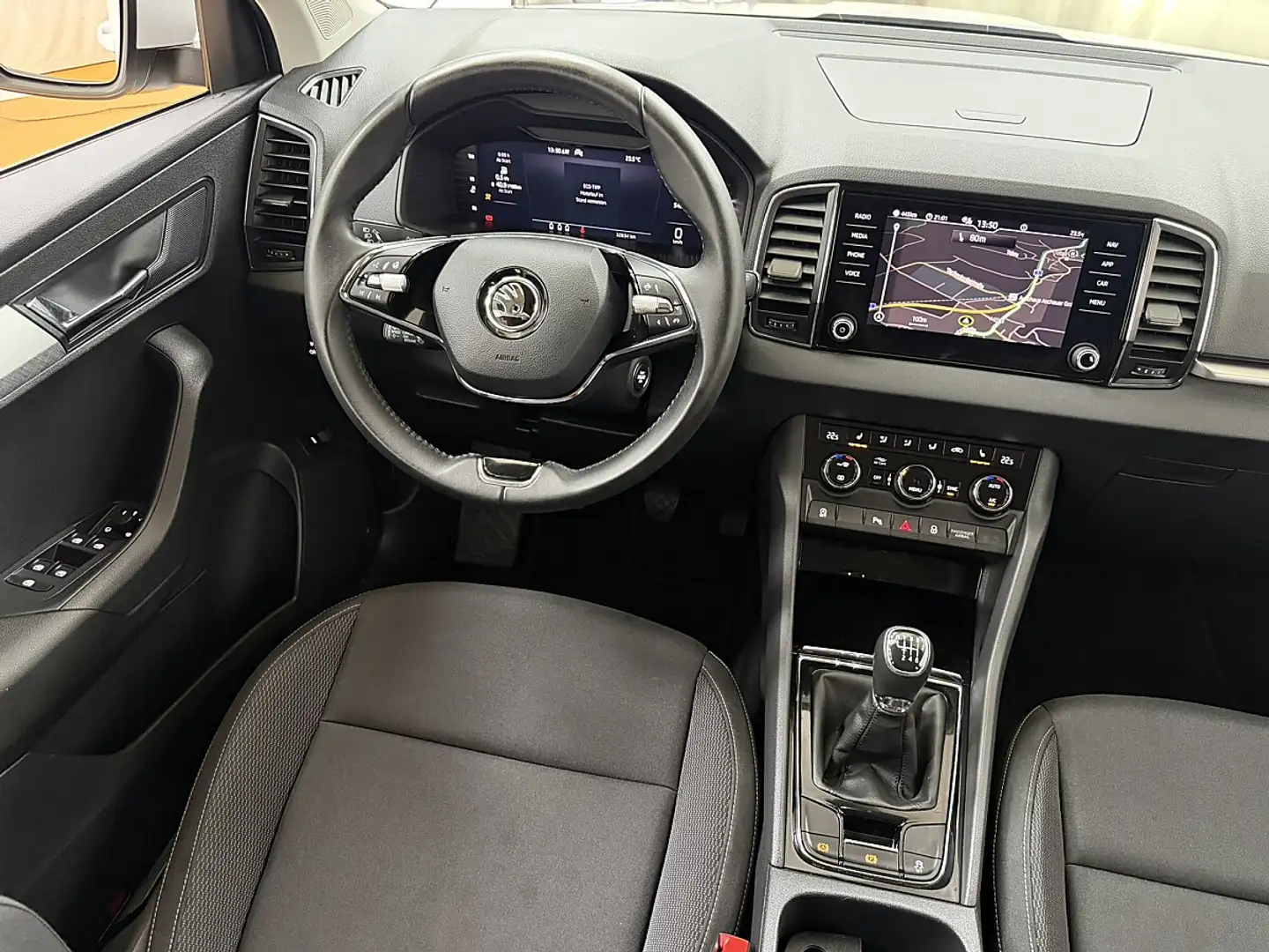 Skoda Karoq 2,0 TDI Ambition Weiß - 2