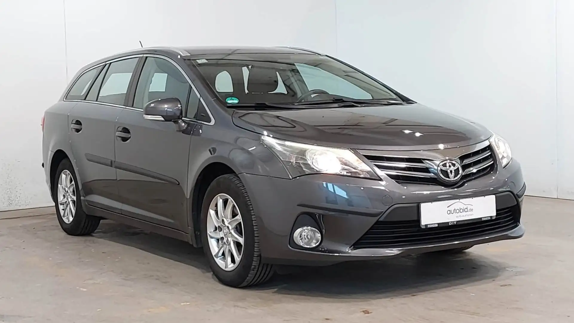 Toyota Avensis Kombi Life Rückfahkamera Klima Tempo AHK Šedá - 1