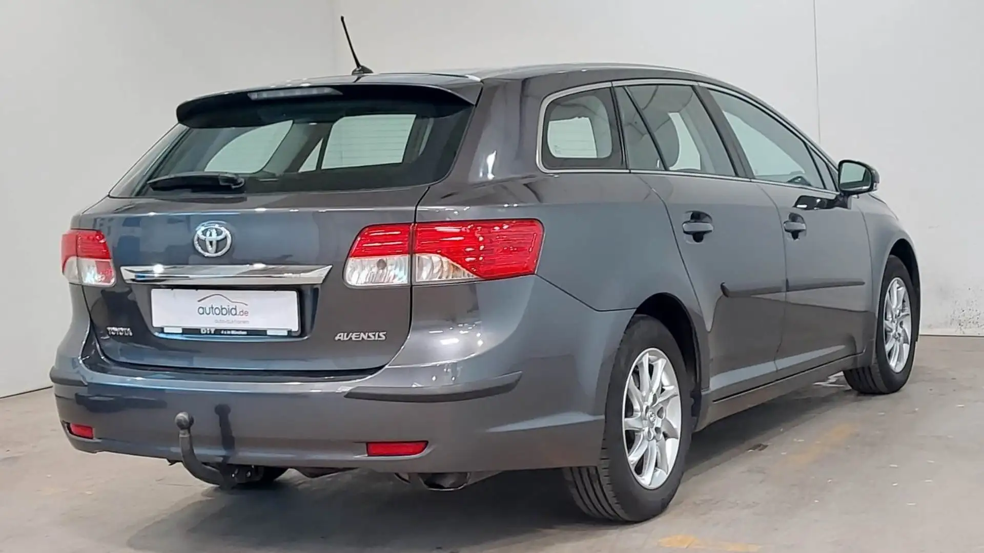 Toyota Avensis Kombi Life Rückfahkamera Klima Tempo AHK Šedá - 2