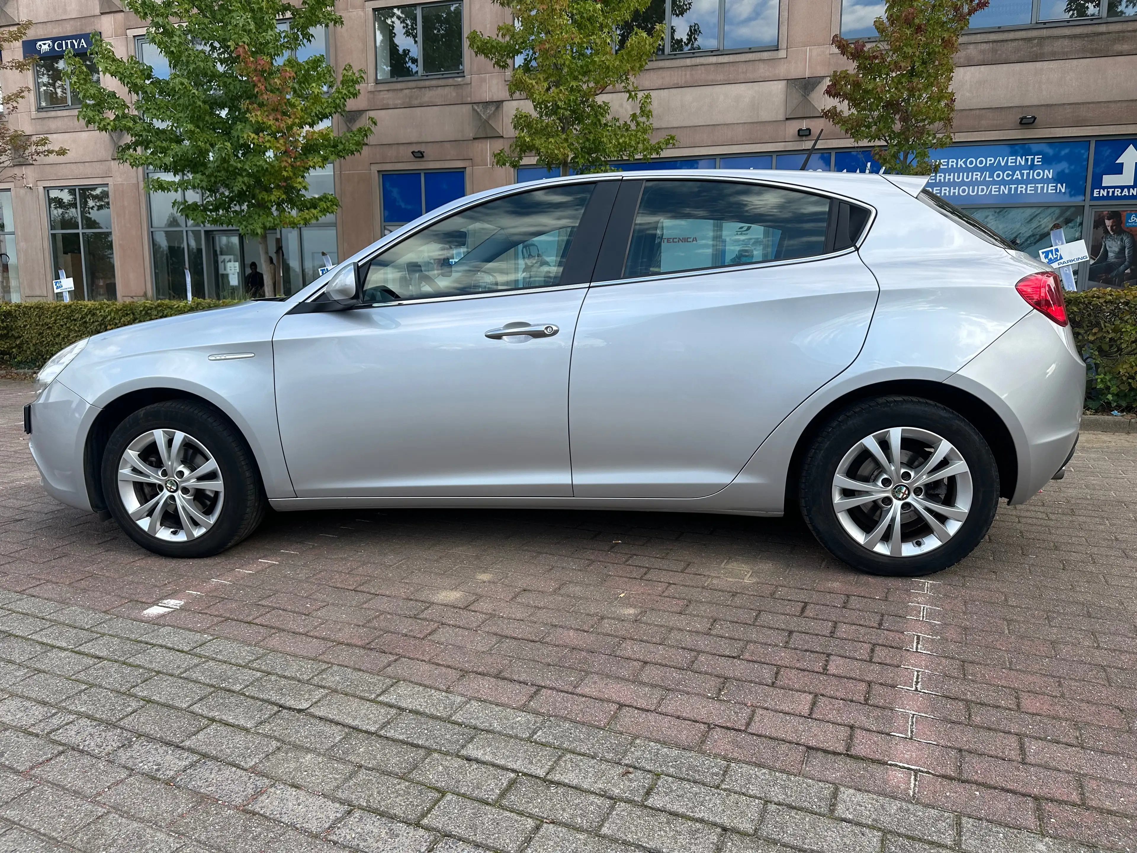 Alfa Romeo Giulietta 1.6 JTD M-Jet Distinctive — photo 4