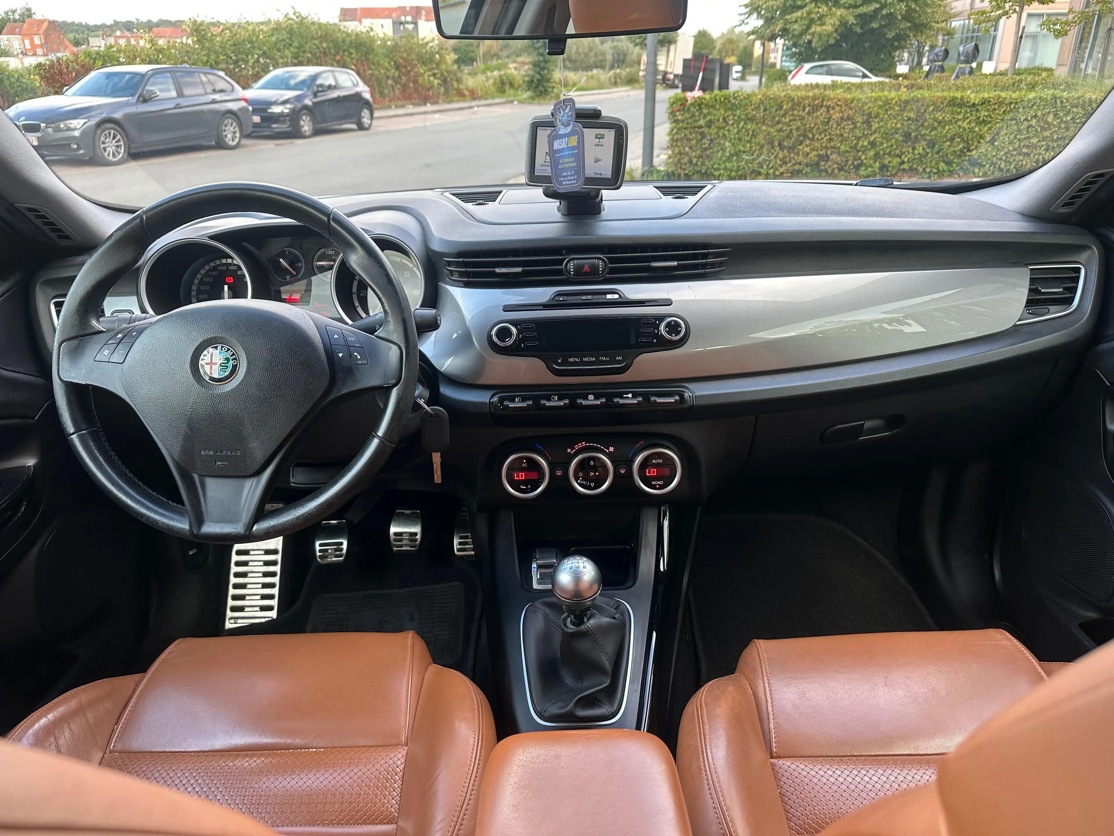 Alfa Romeo Giulietta 1.6 JTD M-Jet Distinctive — photo 15