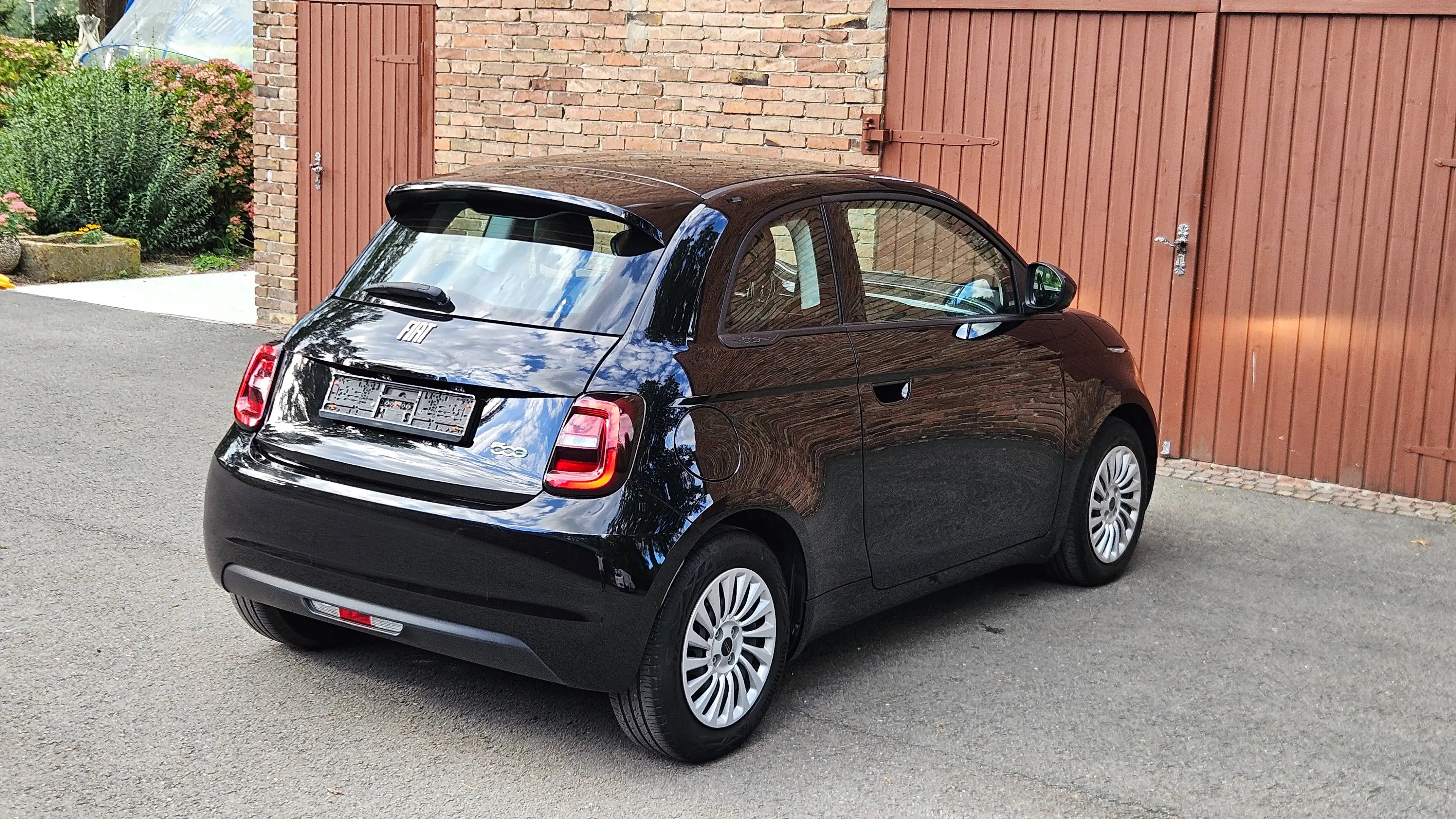 Fiat 500e Action + Winter + Radiopaket 11kW-Onboard Garantie! — photo 14