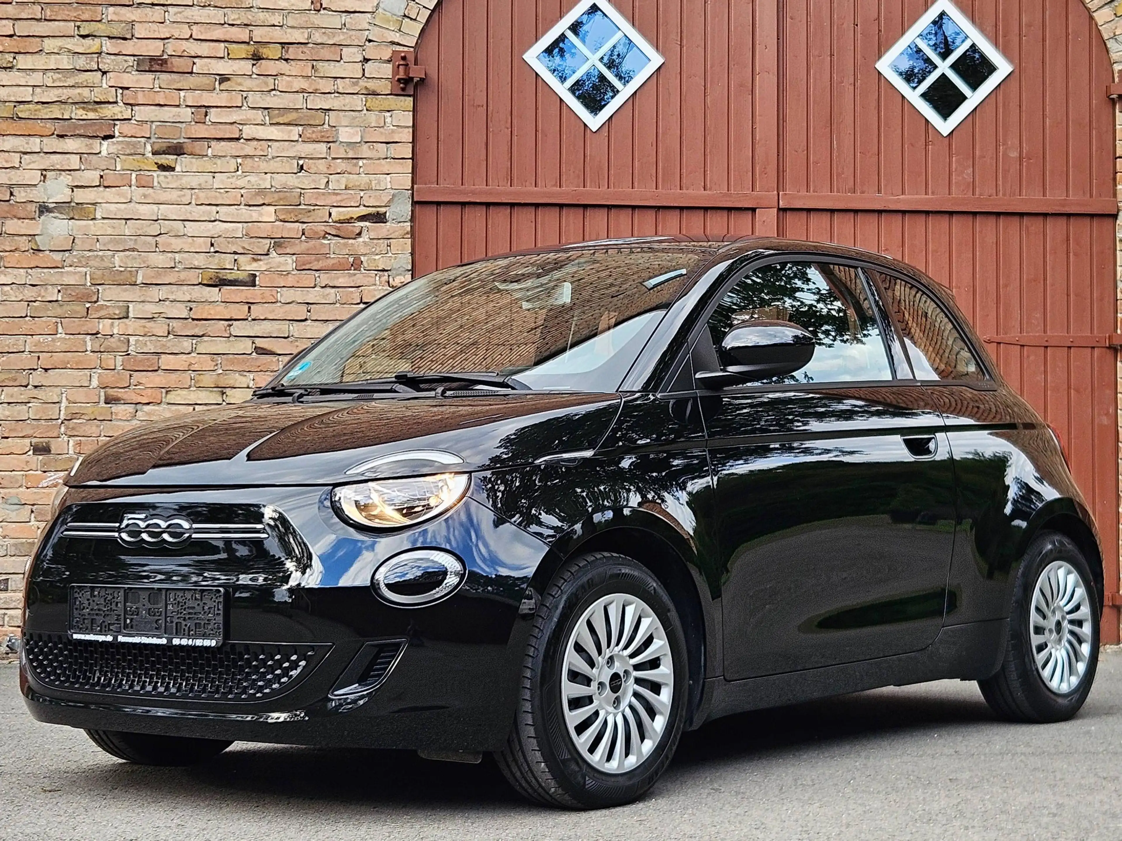 Fiat 500e Action + Winter + Radiopaket 11kW-Onboard Garantie!