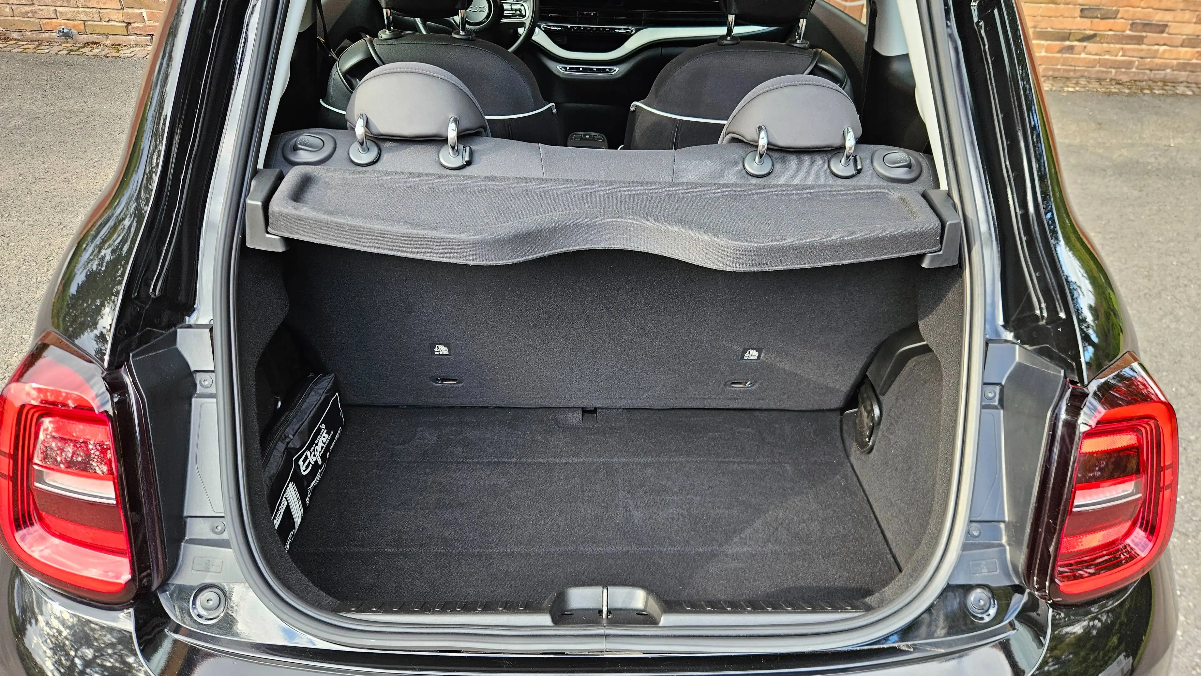 Fiat 500e Action + Winter + Radiopaket 11kW-Onboard Garantie! — photo 12