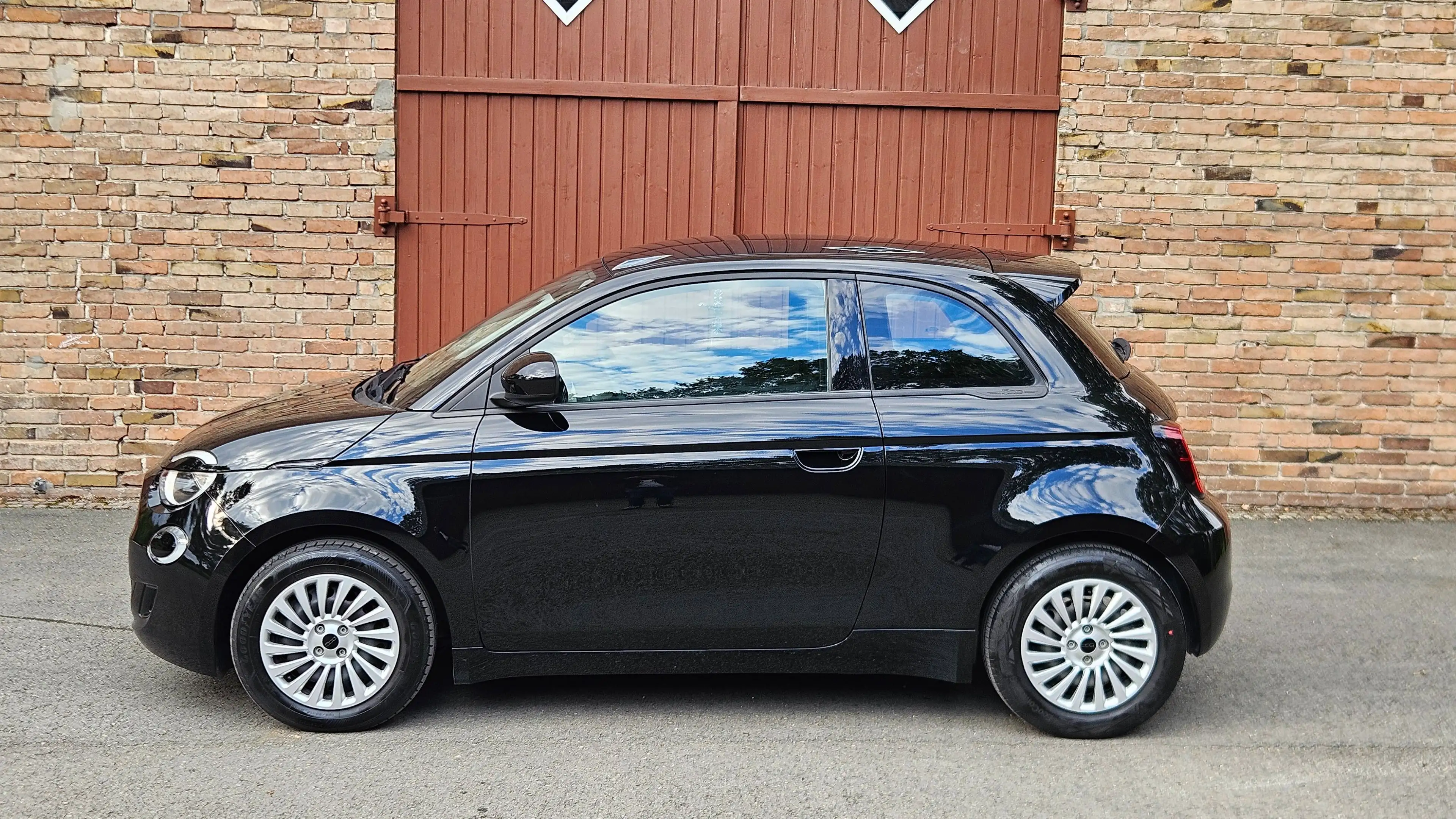 Fiat 500e Action + Winter + Radiopaket 11kW-Onboard Garantie! — photo 7