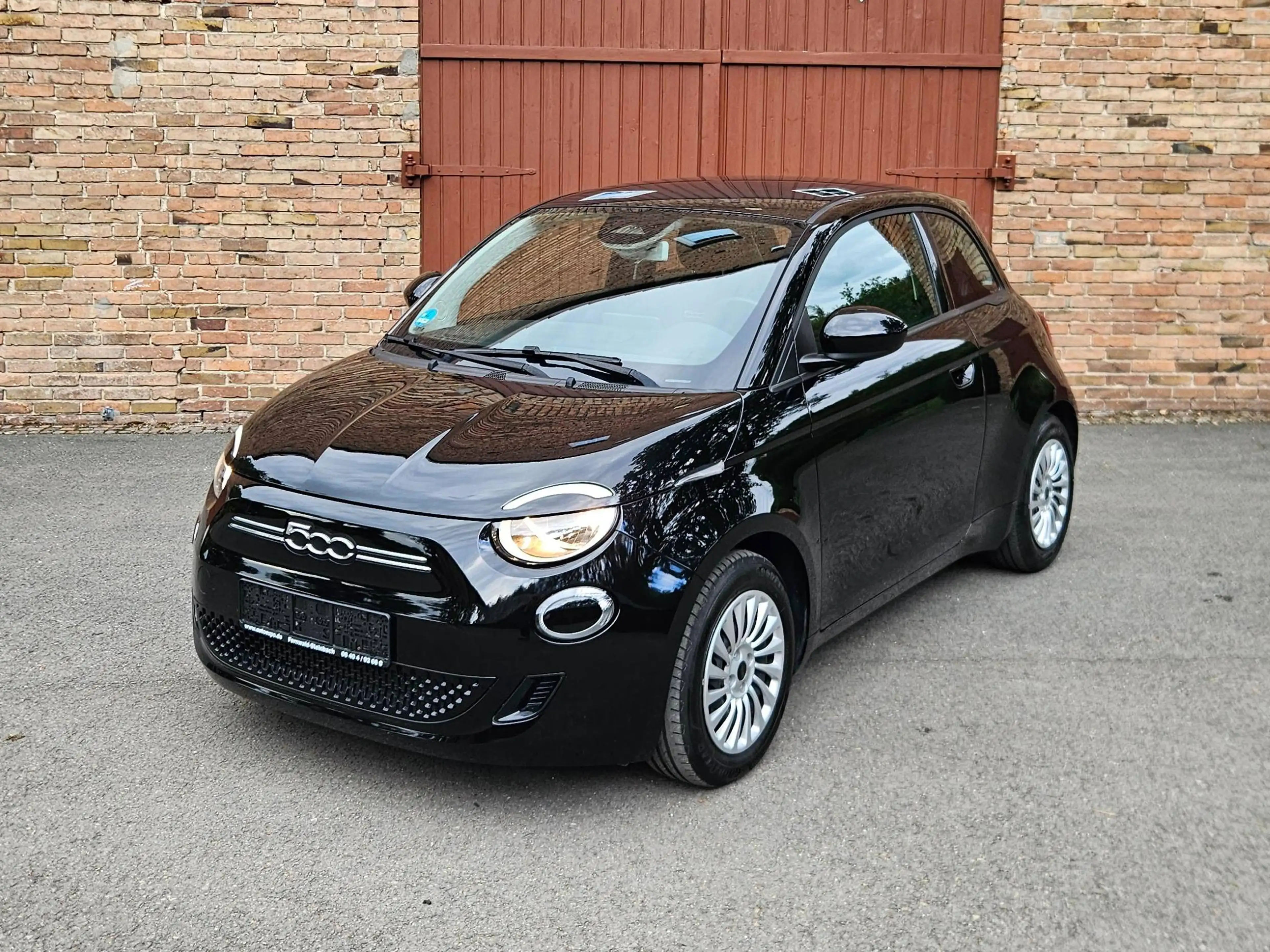 Fiat 500e Action + Winter + Radiopaket 11kW-Onboard Garantie! — photo 2