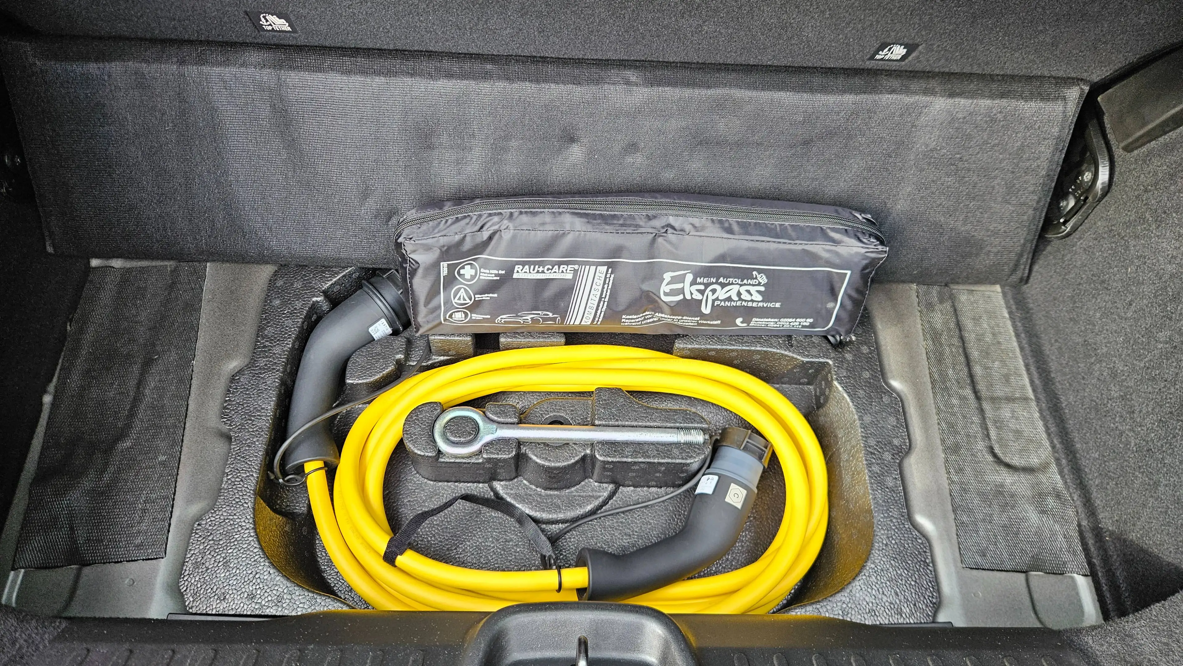 Fiat 500e Action + Winter + Radiopaket 11kW-Onboard Garantie! — photo 13